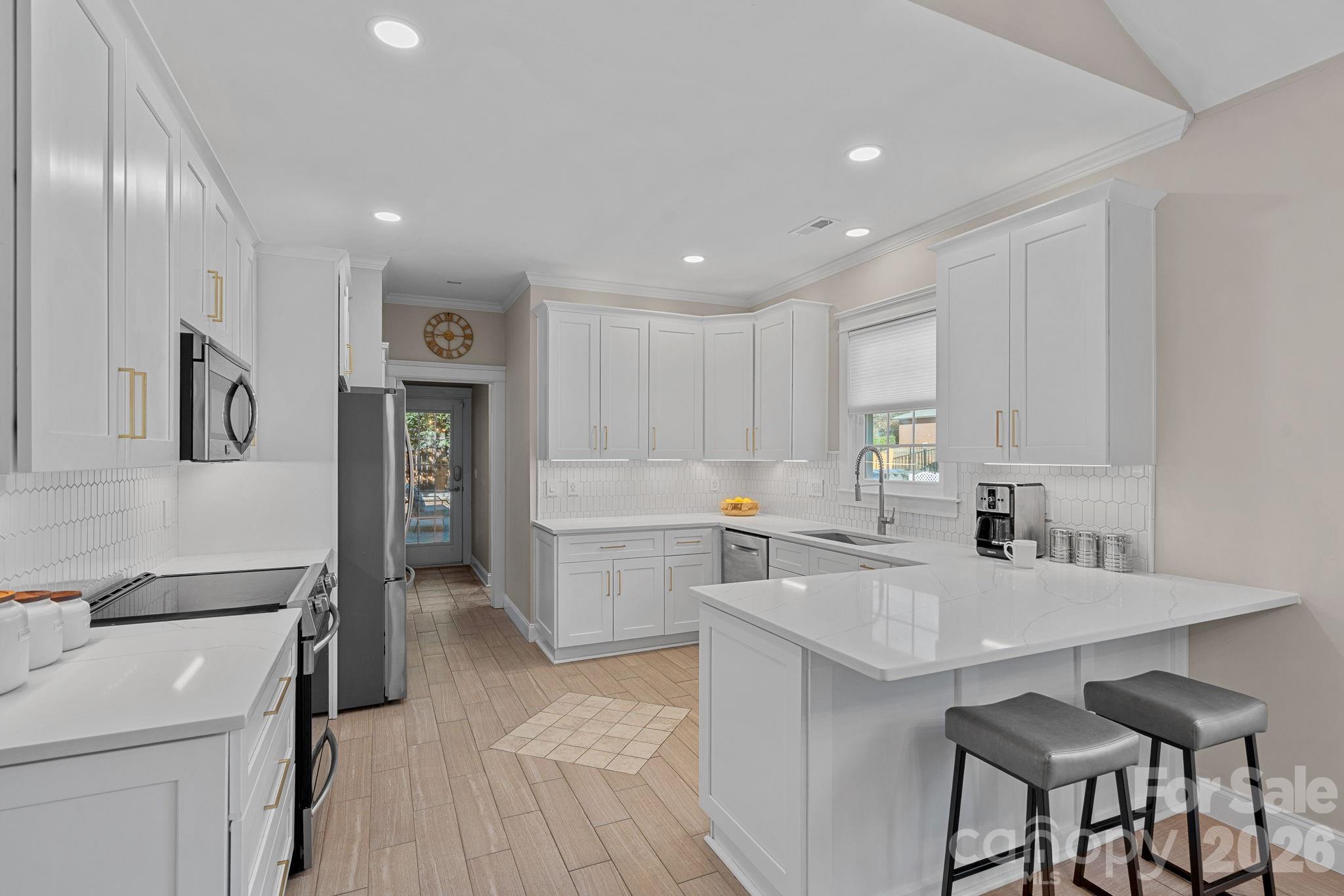 8221 Ballymore Court