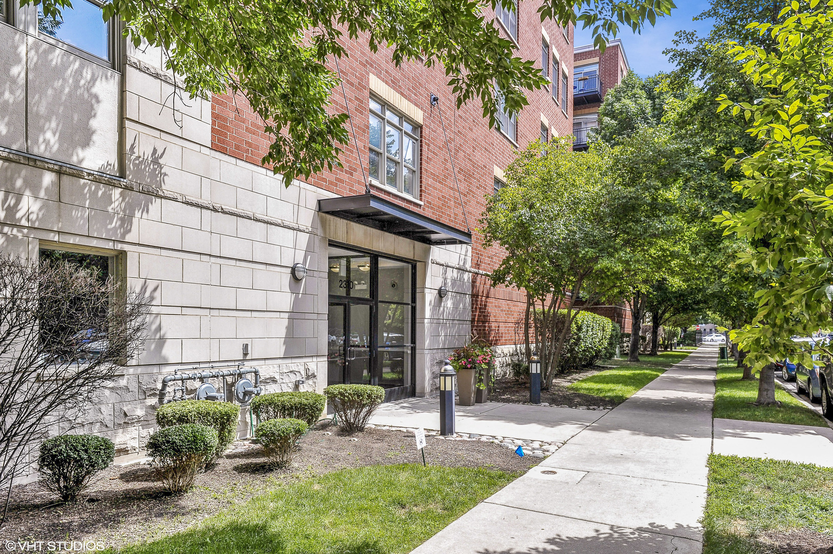 2310 W Saint Paul Avenue Unit: 301B