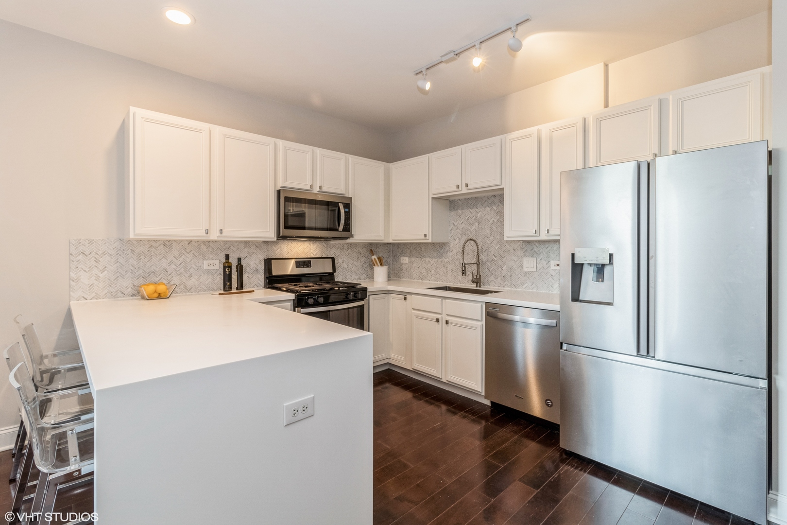 2310 W Saint Paul Avenue Unit: 301B