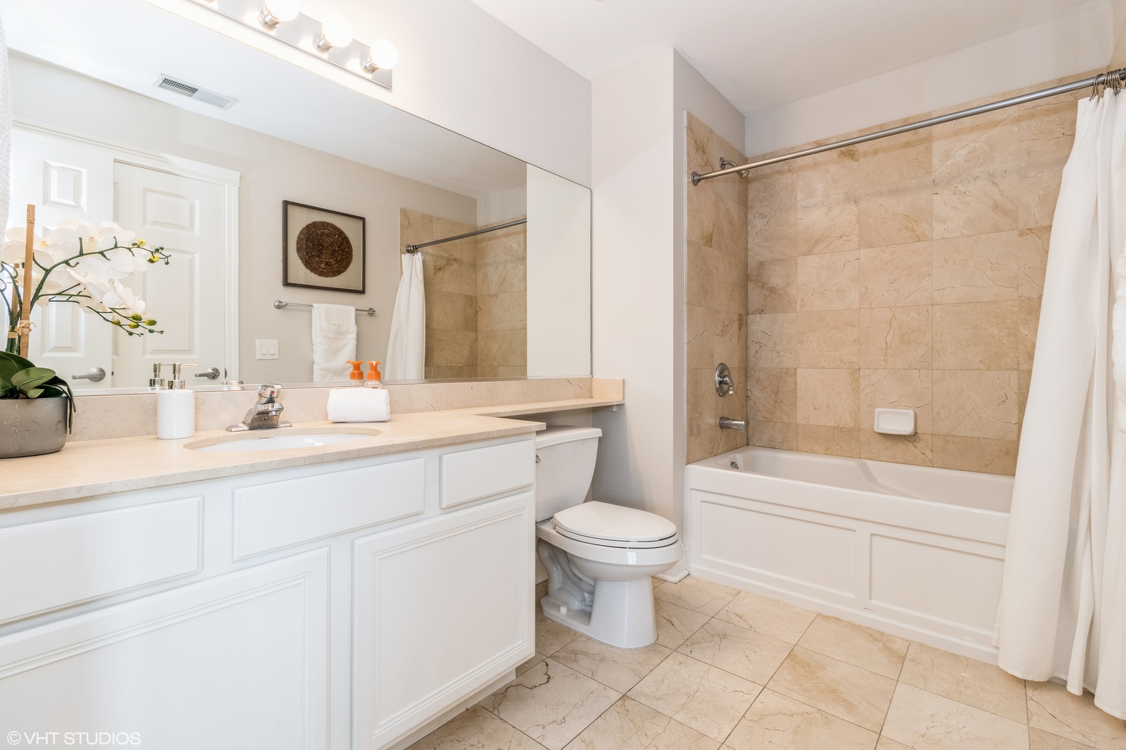 2310 W Saint Paul Avenue Unit: 301B