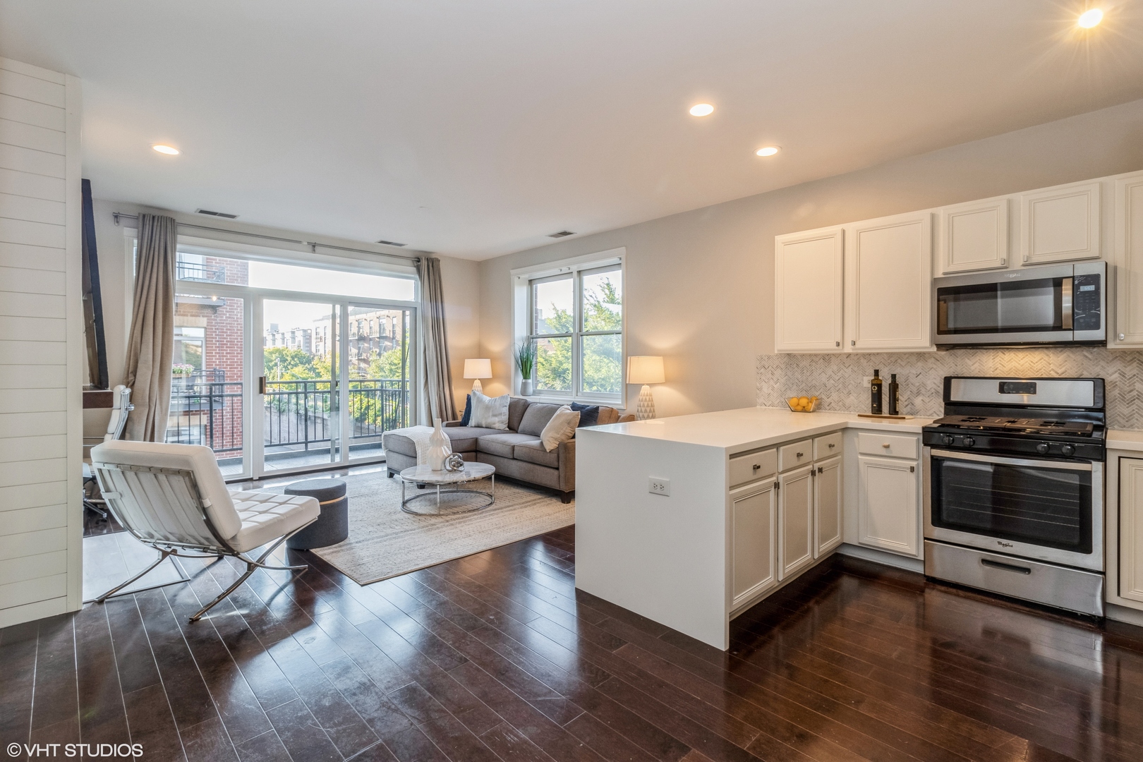 2310 W Saint Paul Avenue Unit: 301B