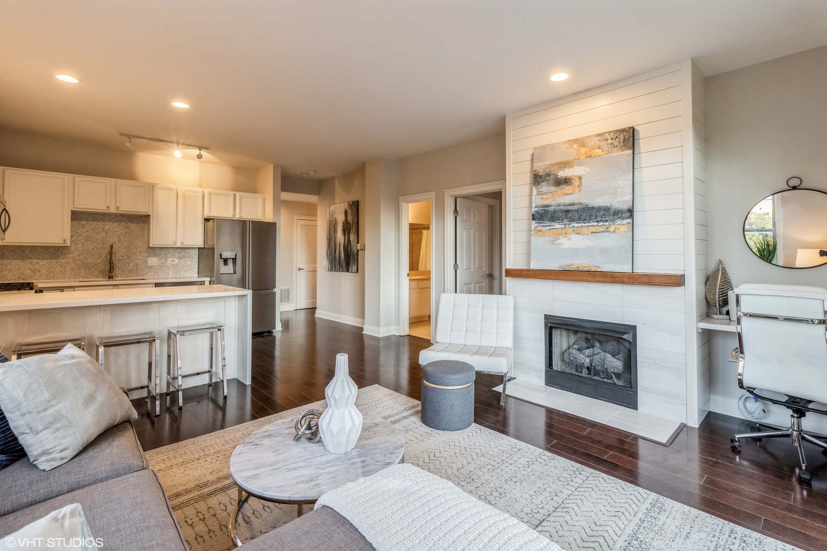 2310 W Saint Paul Avenue Unit: 301B
