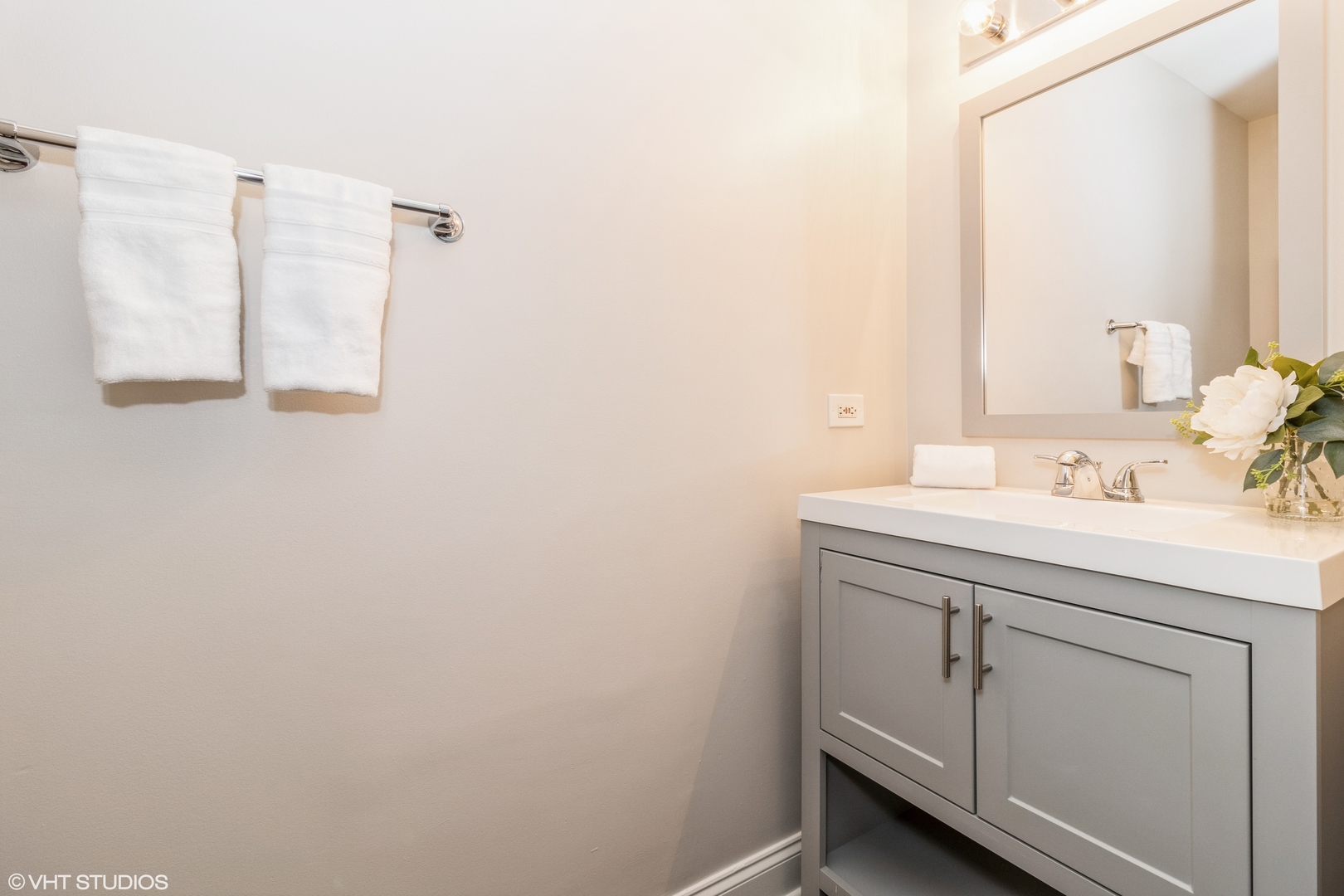 2310 W Saint Paul Avenue Unit: 301B