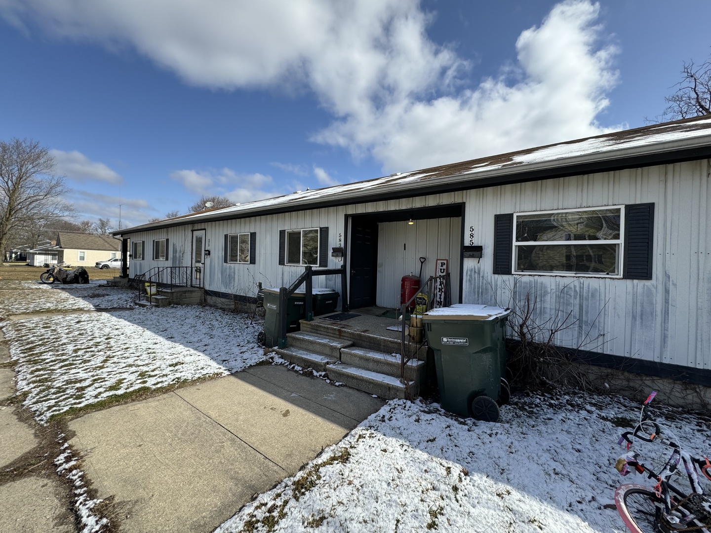 573-585 S Mazon Street