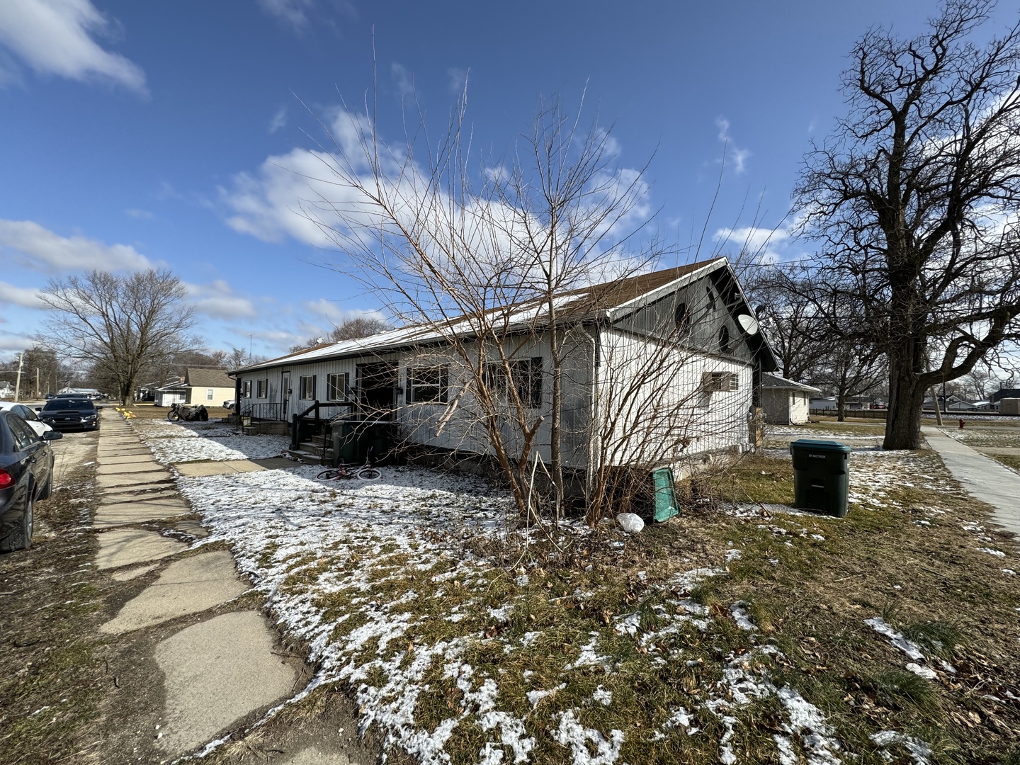 573-585 S Mazon Street