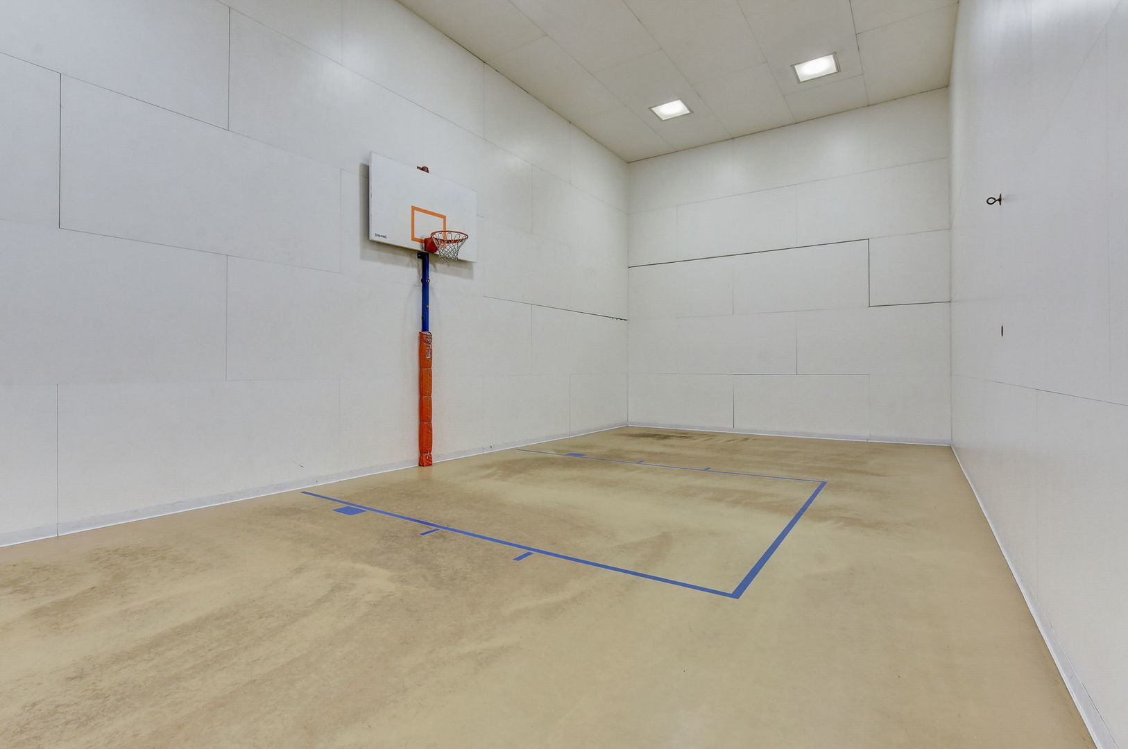 211 E Ohio Street Unit: 320