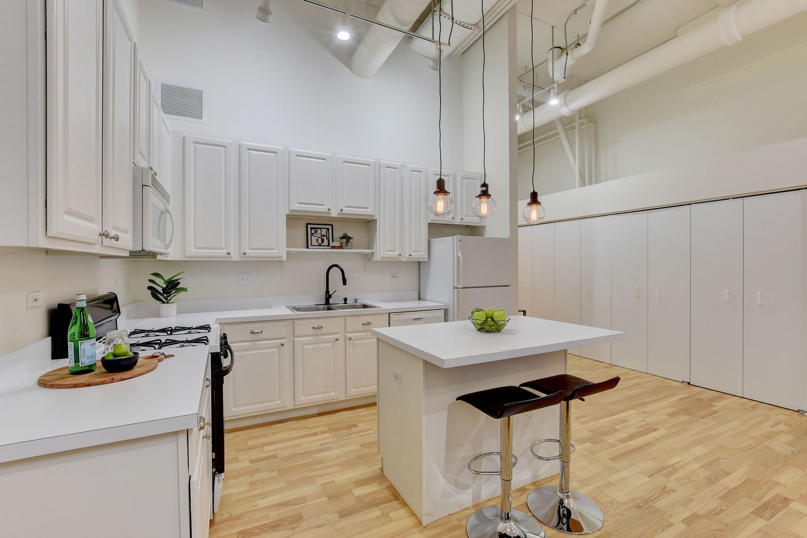 211 E Ohio Street Unit: 320