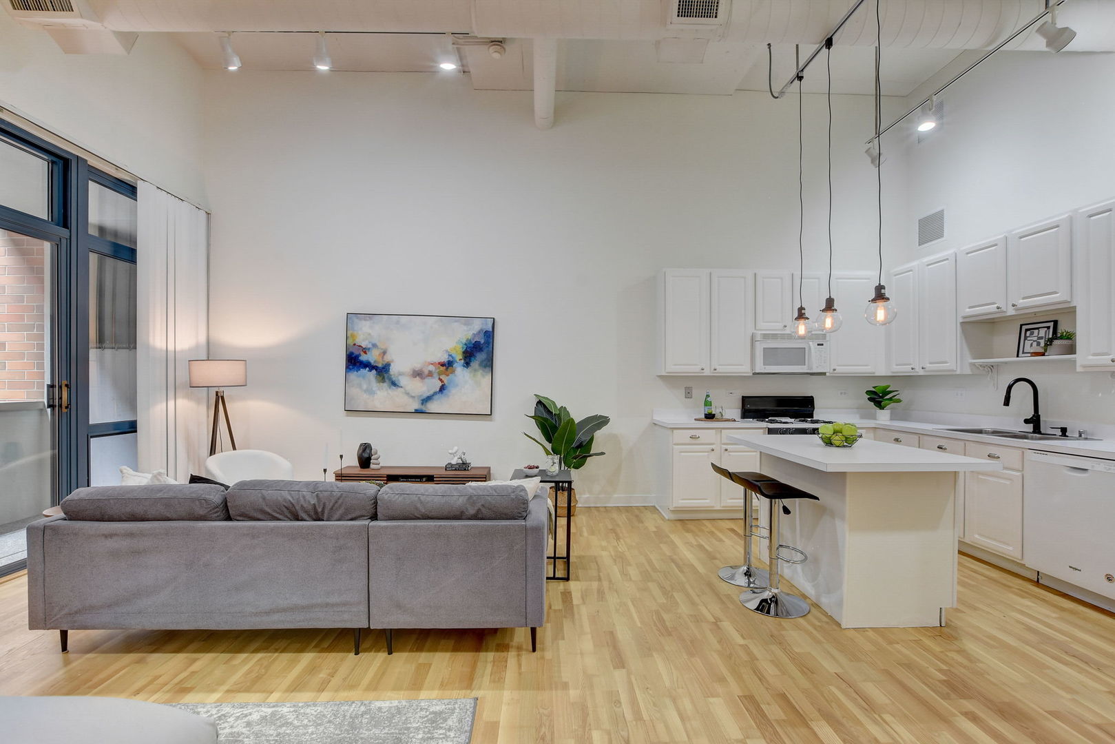 211 E Ohio Street Unit: 320