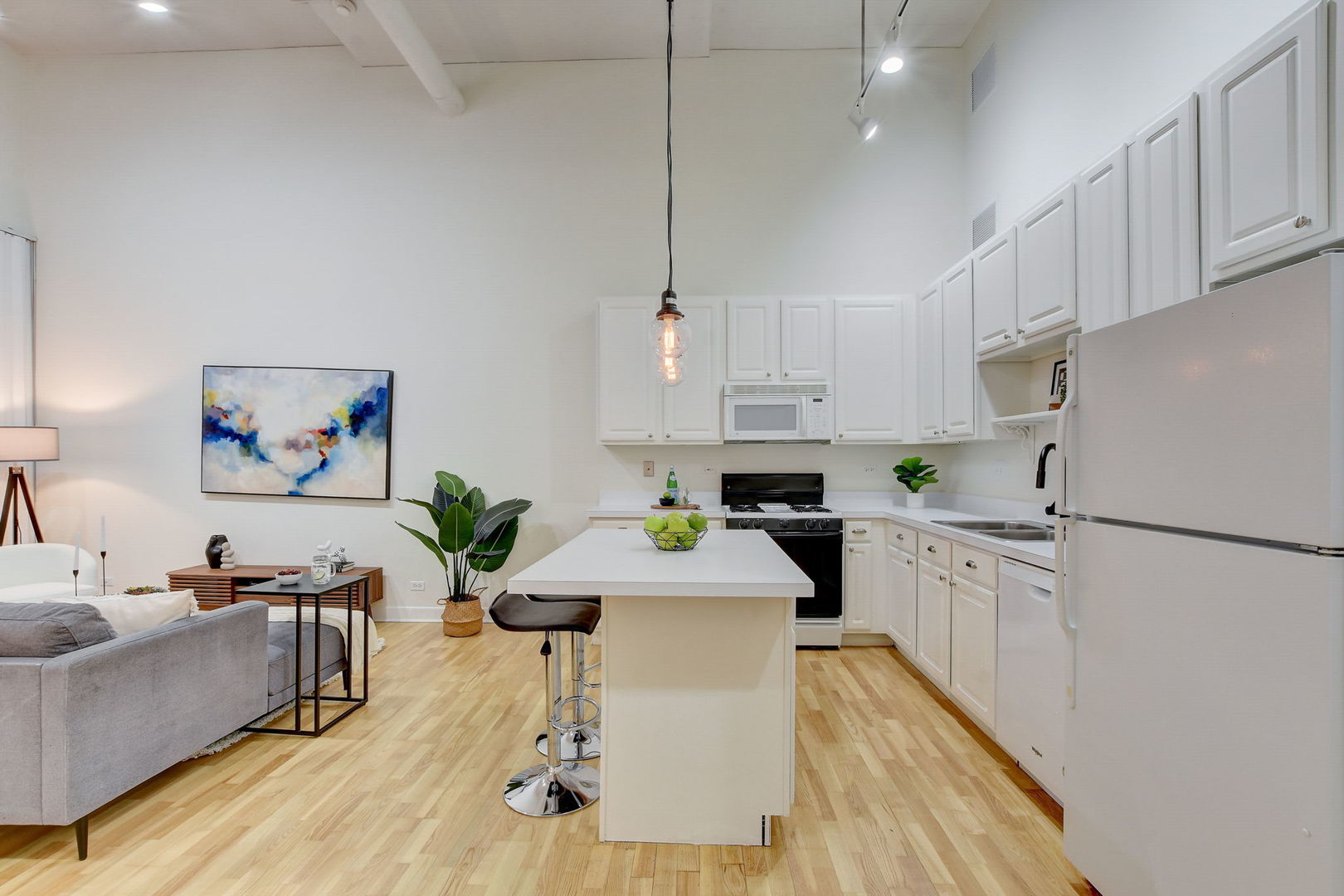 211 E Ohio Street Unit: 320