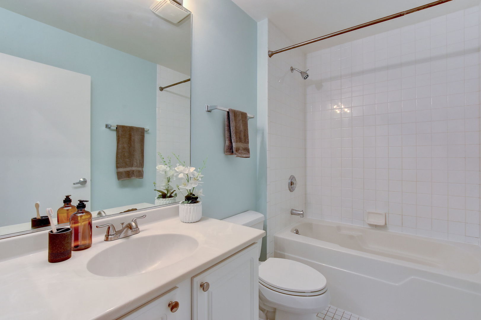 211 E Ohio Street Unit: 320