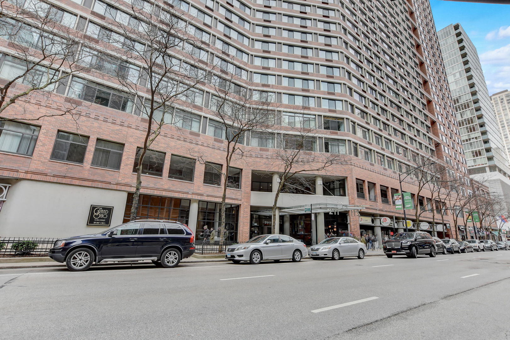 211 E Ohio Street Unit: 320