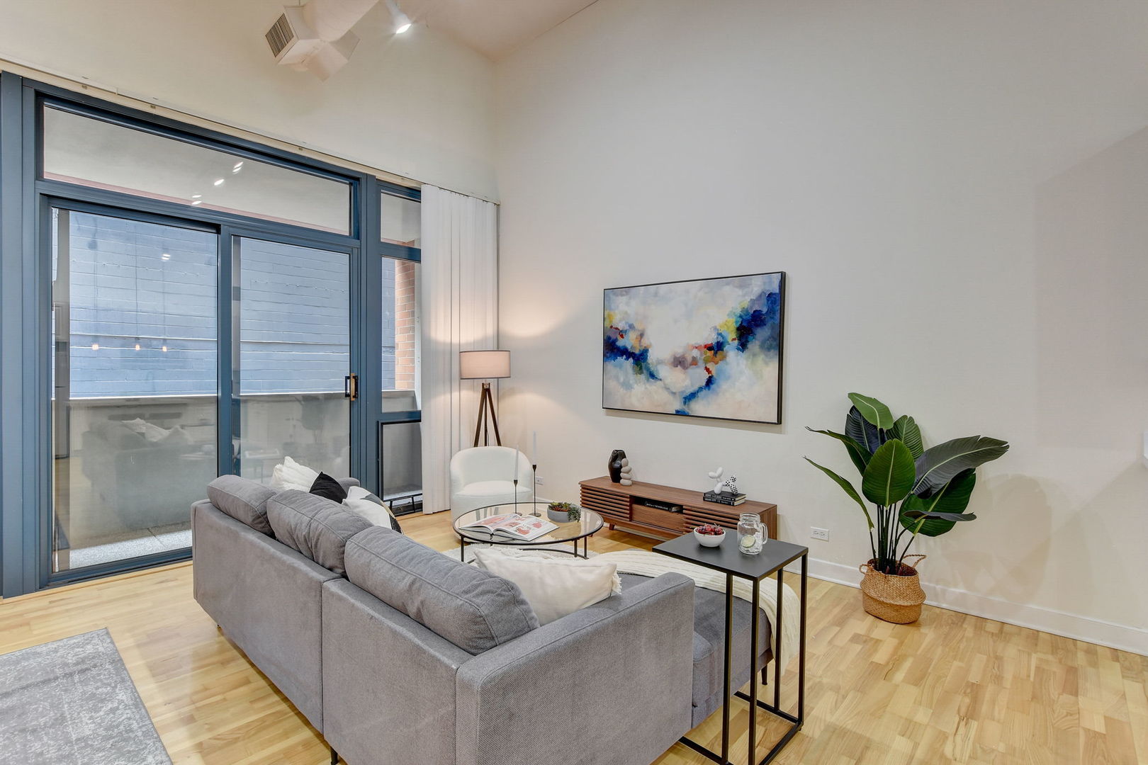 211 E Ohio Street Unit: 320