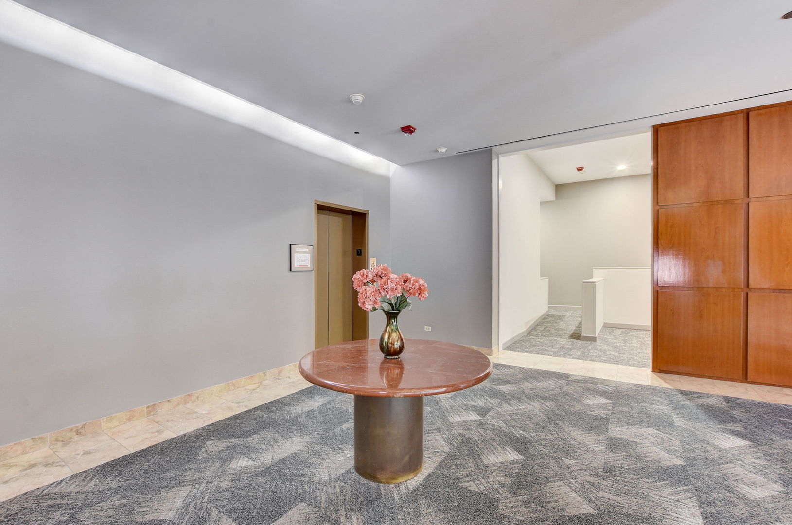 211 E Ohio Street Unit: 320