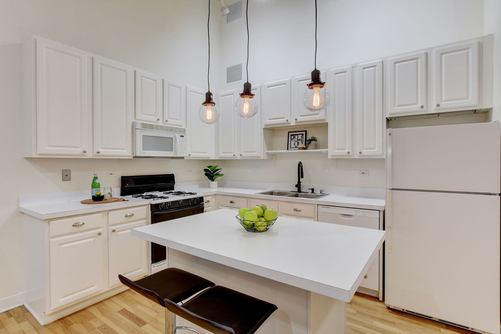 211 E Ohio Street Unit: 320