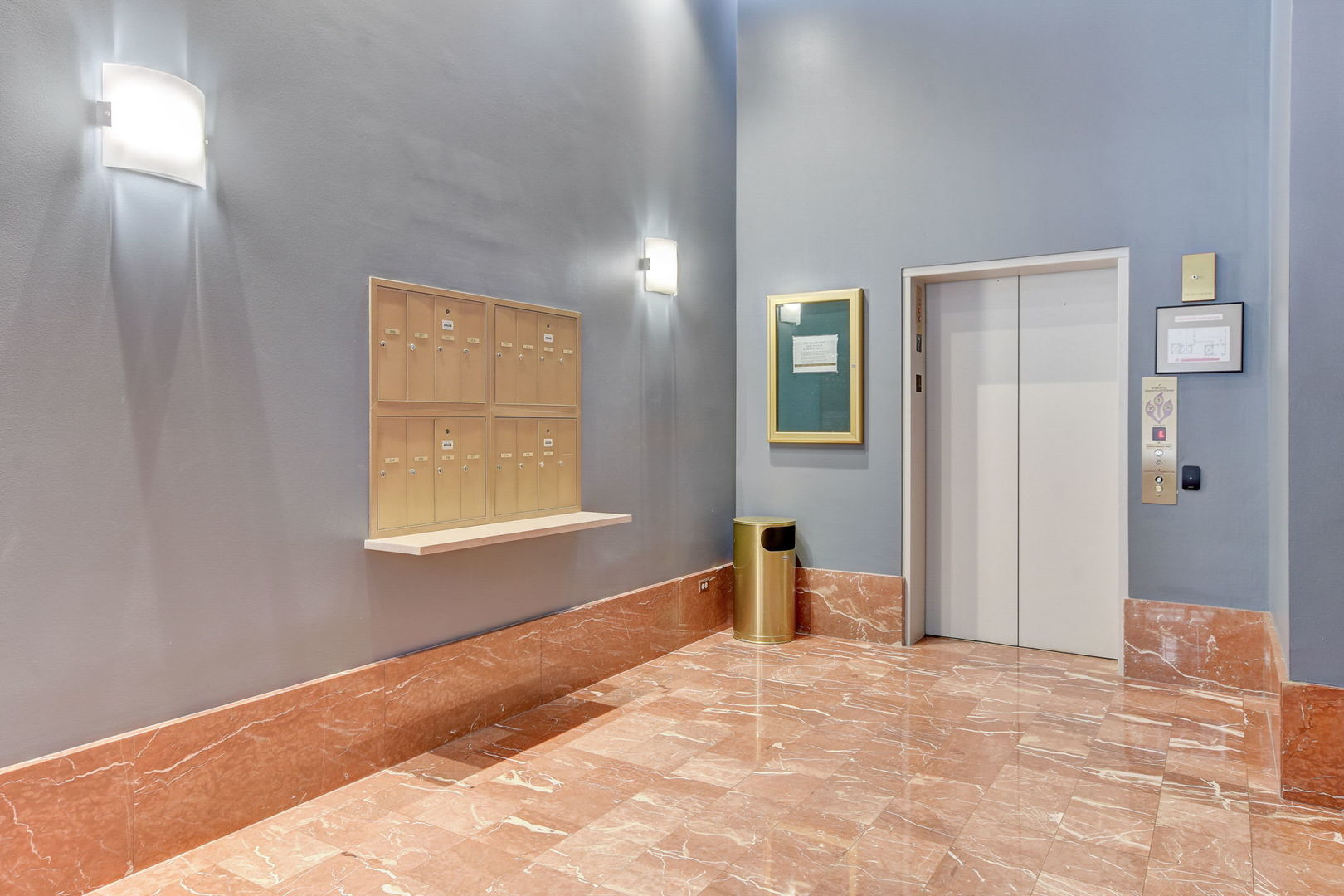 211 E Ohio Street Unit: 320