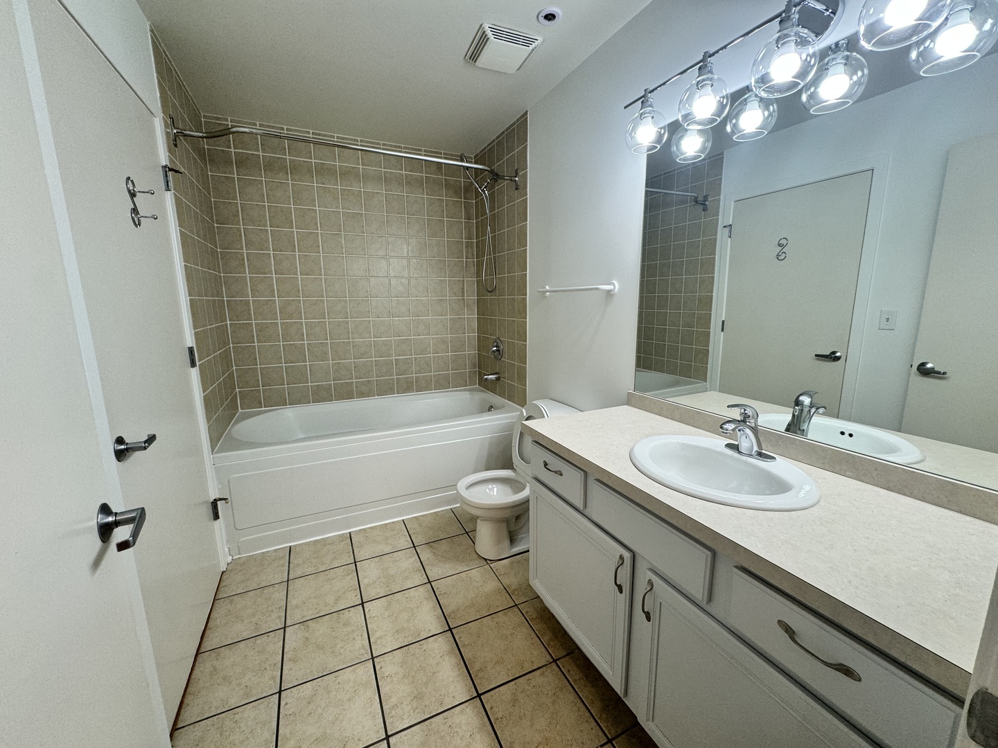 1525 S Sangamon Street Unit: 515