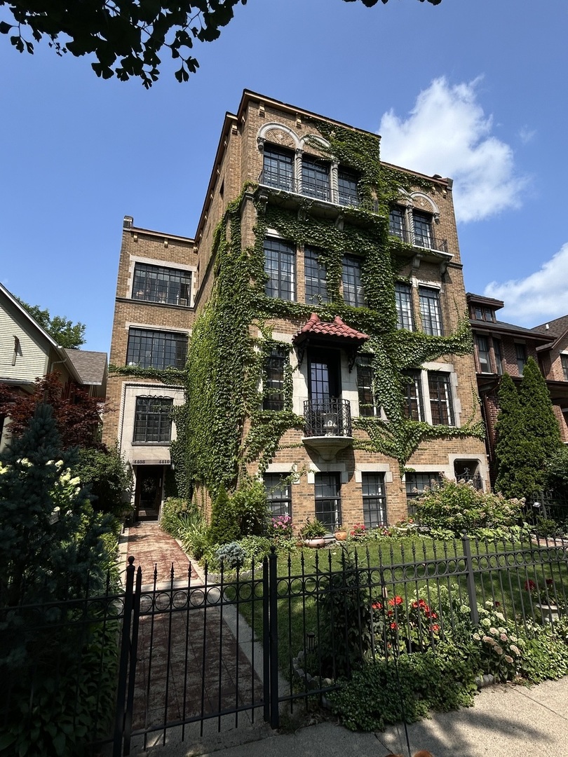 4410 N Hermitage Avenue Unit: 3E