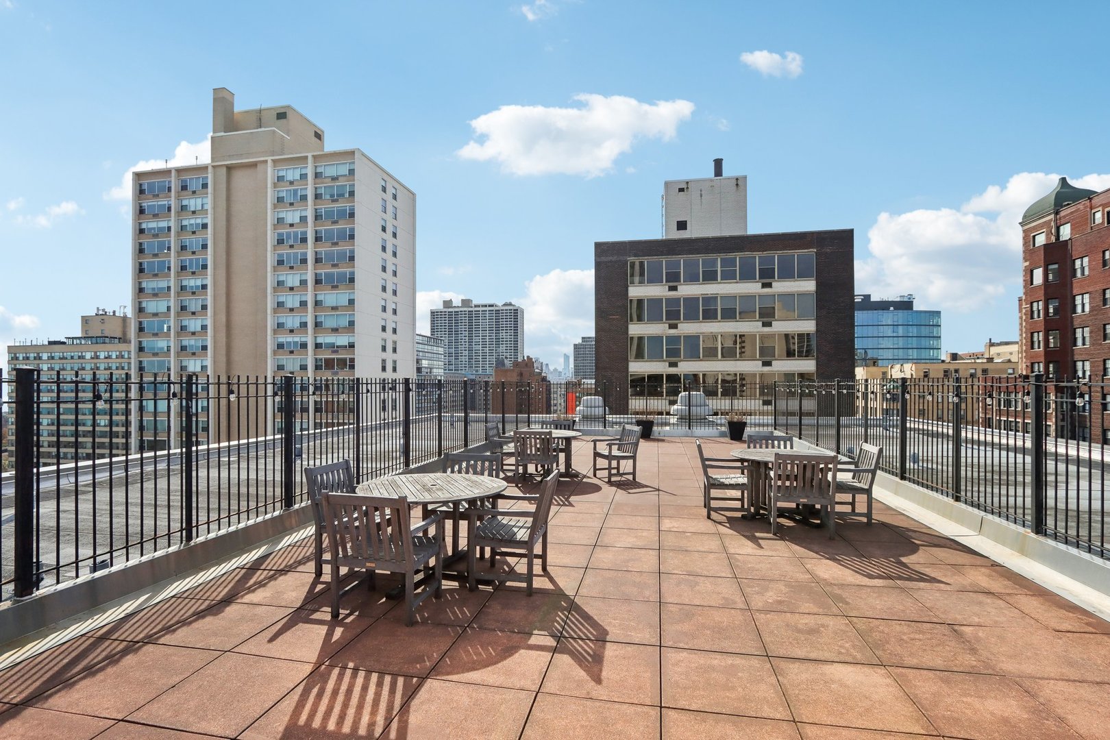 3033 N SHERIDAN Road Unit: 406