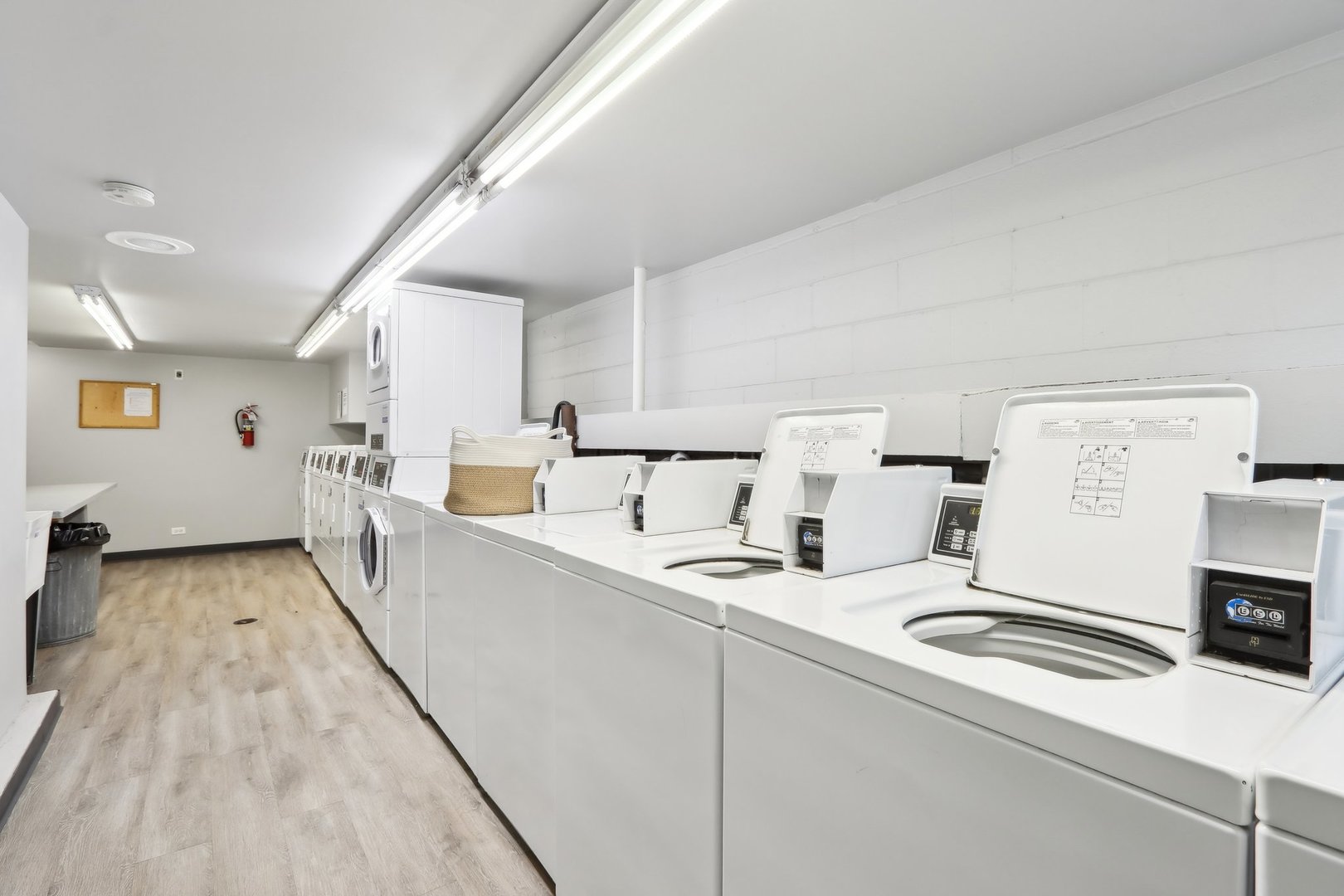 3033 N SHERIDAN Road Unit: 406