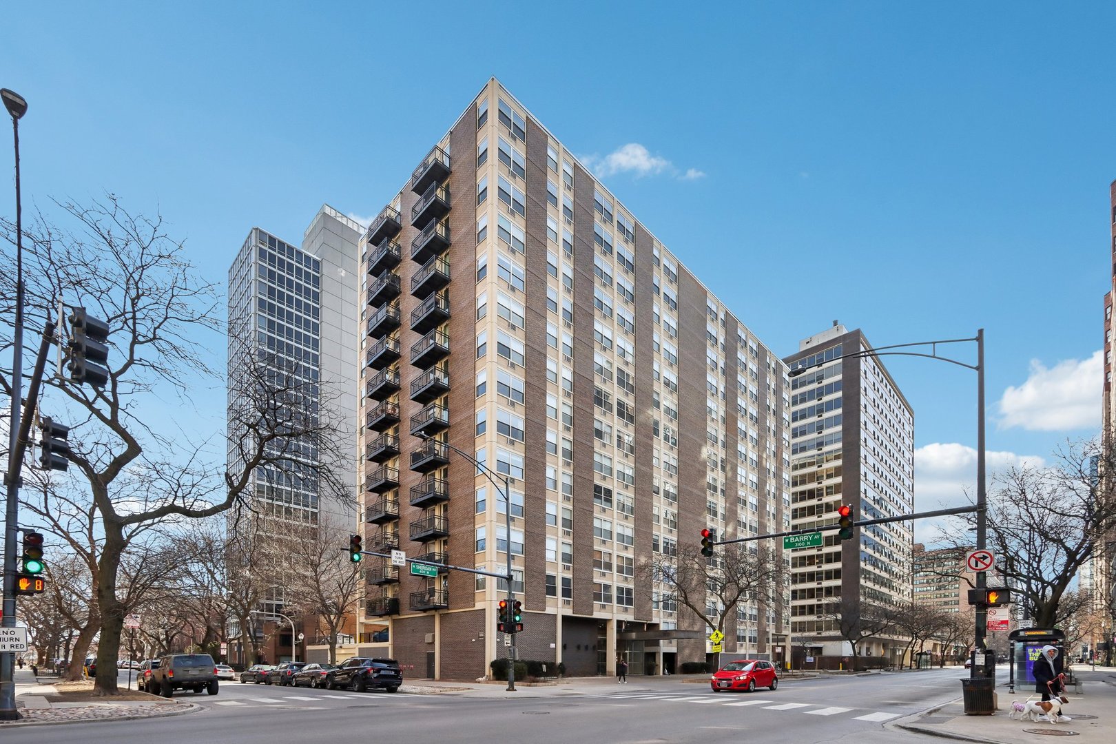 3033 N SHERIDAN Road Unit: 406