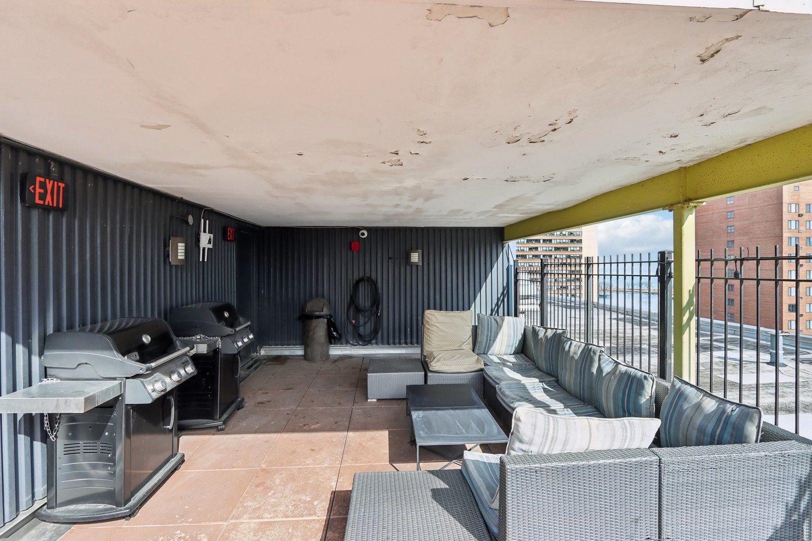 3033 N SHERIDAN Road Unit: 406