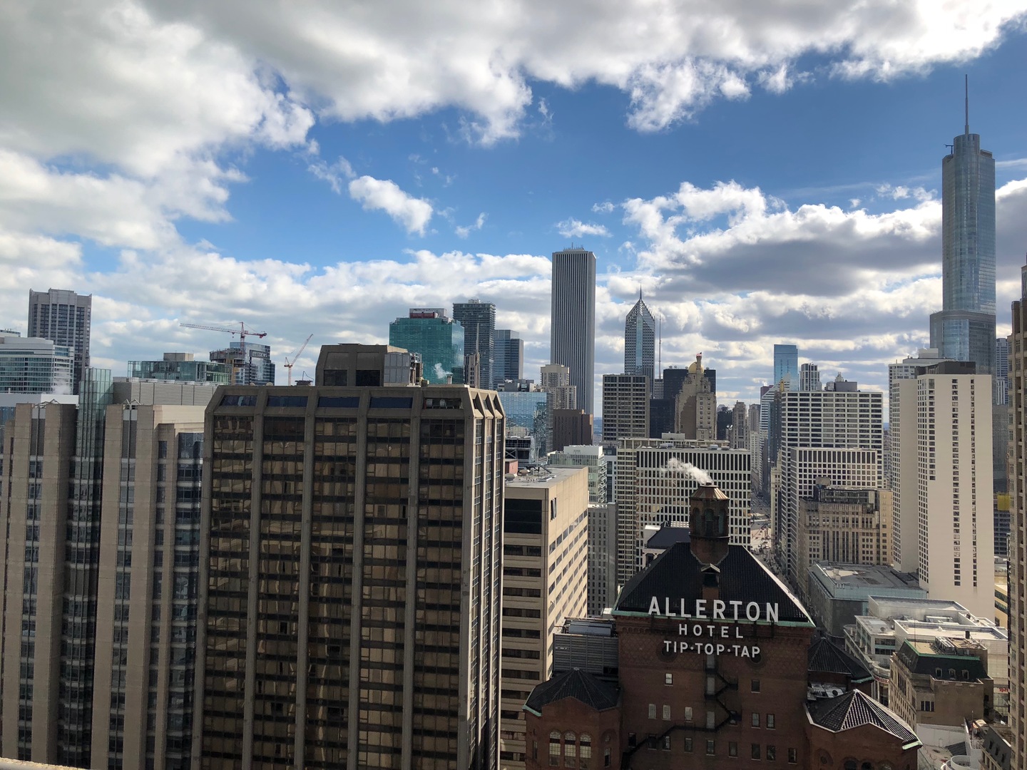 777 N Michigan Avenue Unit: 2707