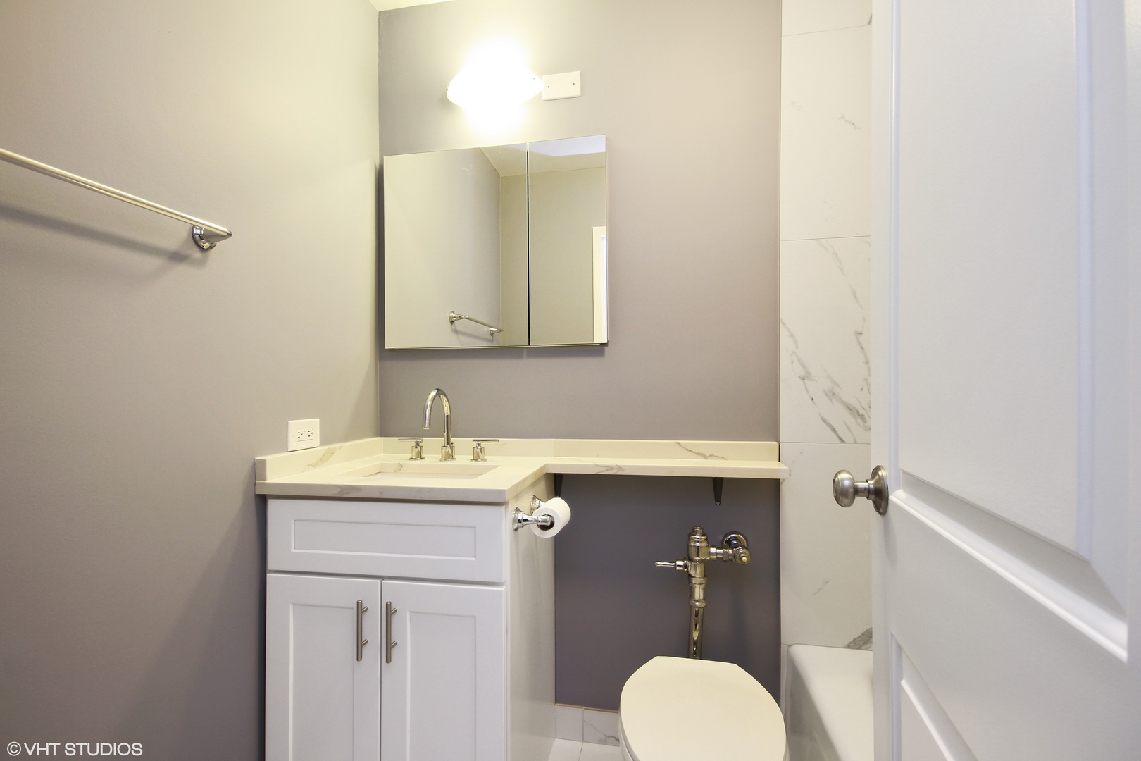 777 N Michigan Avenue Unit: 2707