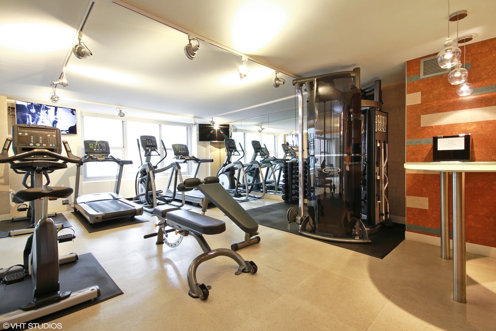 777 N Michigan Avenue Unit: 2707