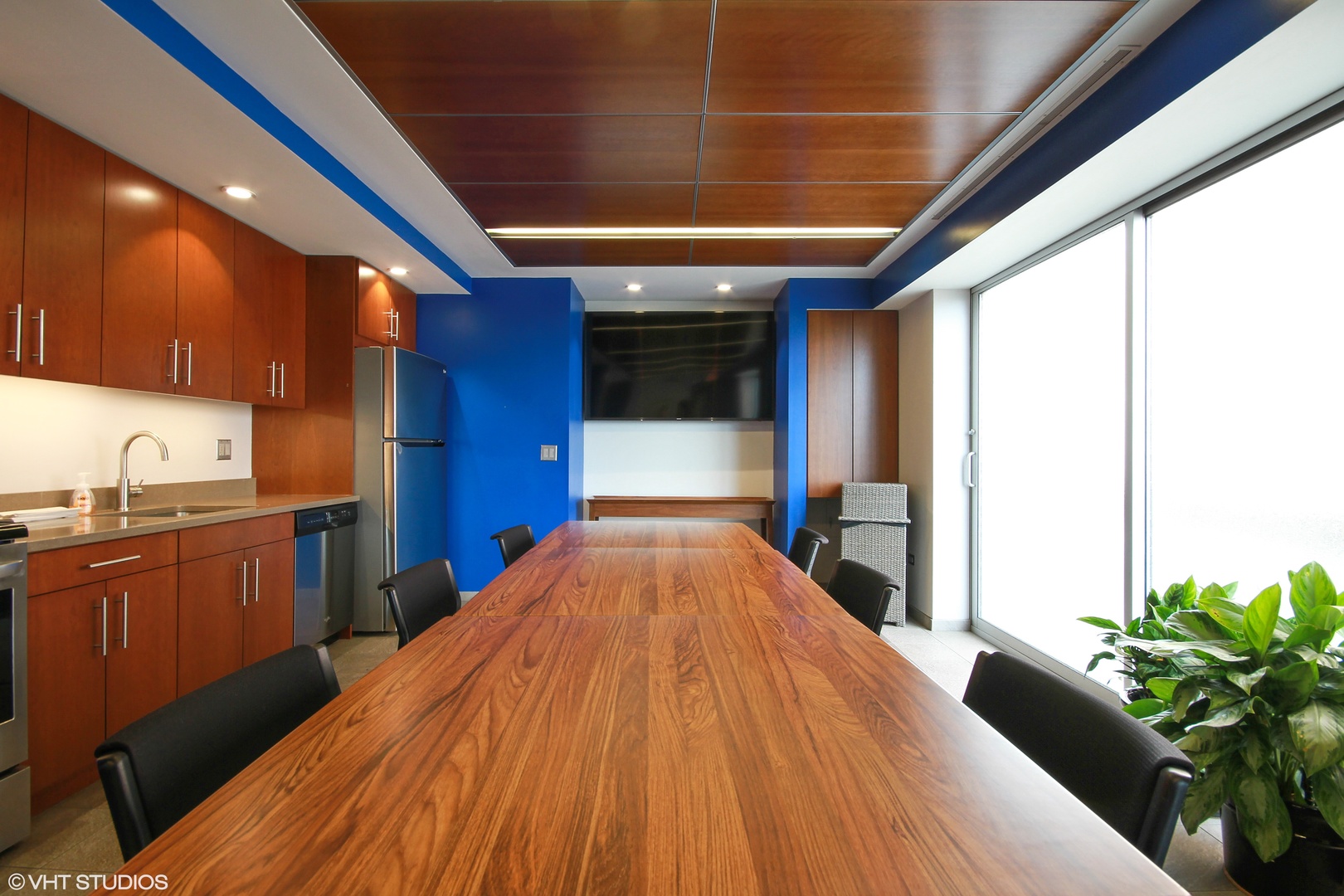 777 N Michigan Avenue Unit: 2707