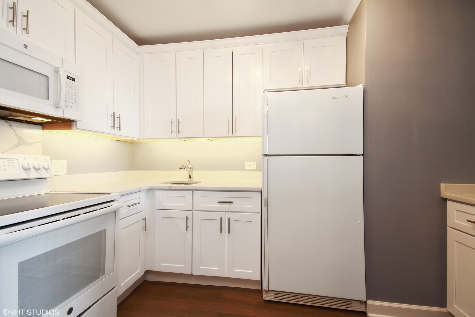 777 N Michigan Avenue Unit: 2707