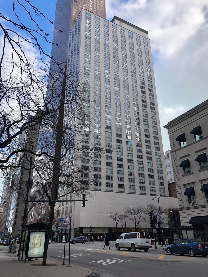 777 N Michigan Avenue Unit: 2707