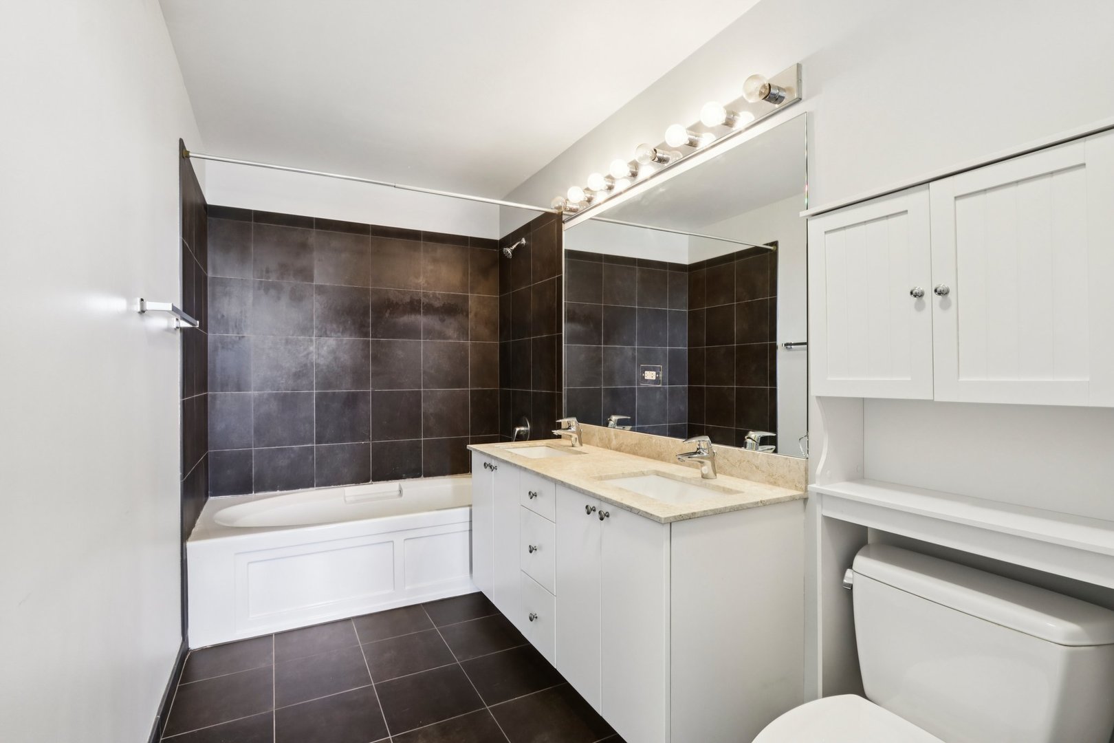235 W Van Buren Street Unit: 3005