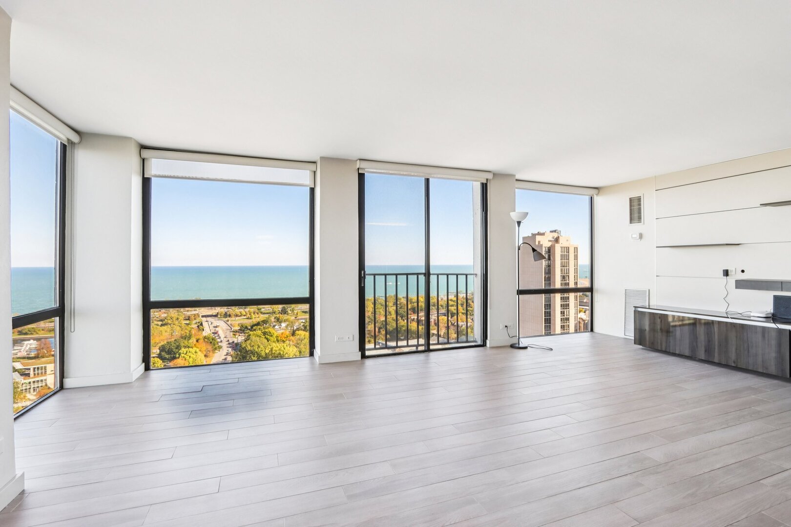 345 W Fullerton Parkway Unit: 2801