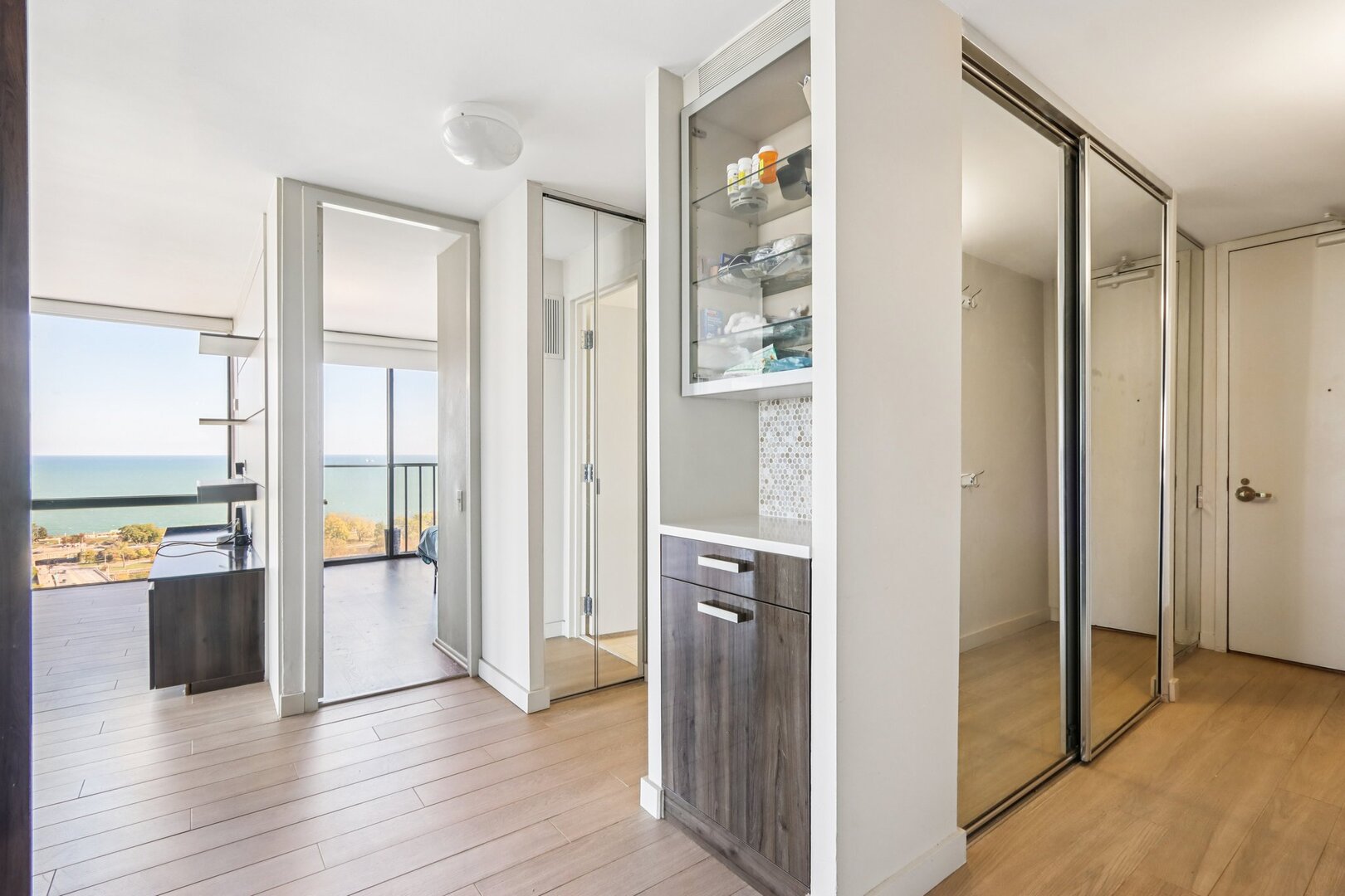 345 W Fullerton Parkway Unit: 2801