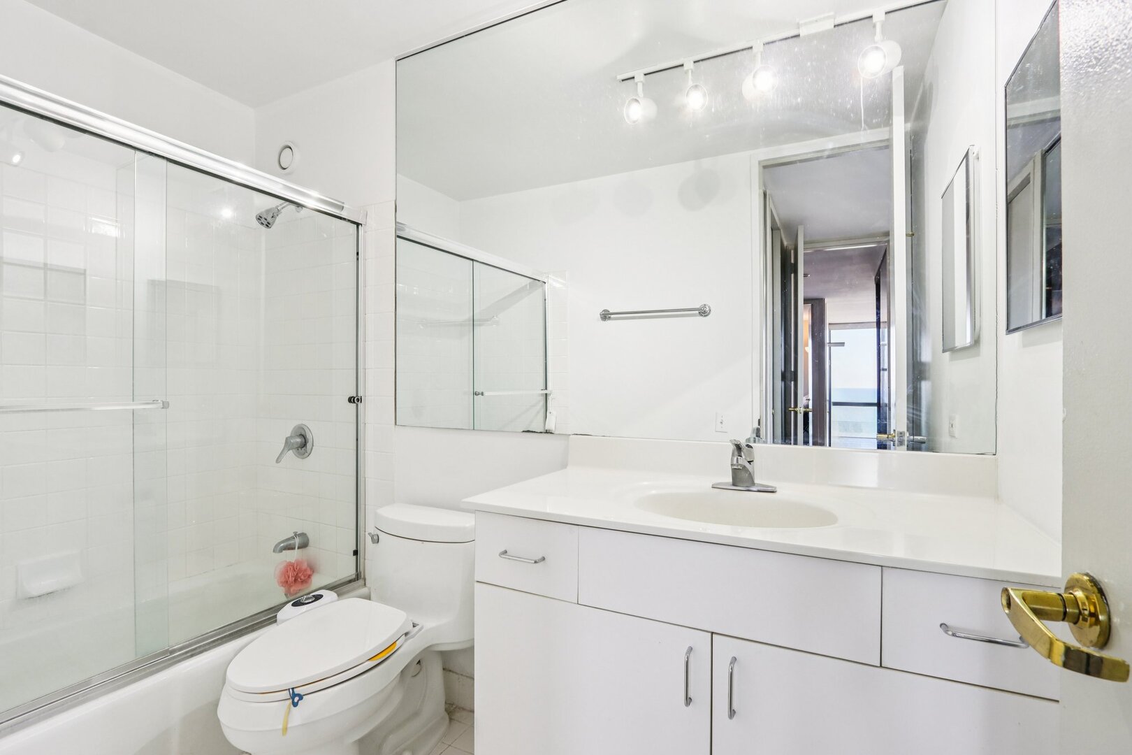 345 W Fullerton Parkway Unit: 2801