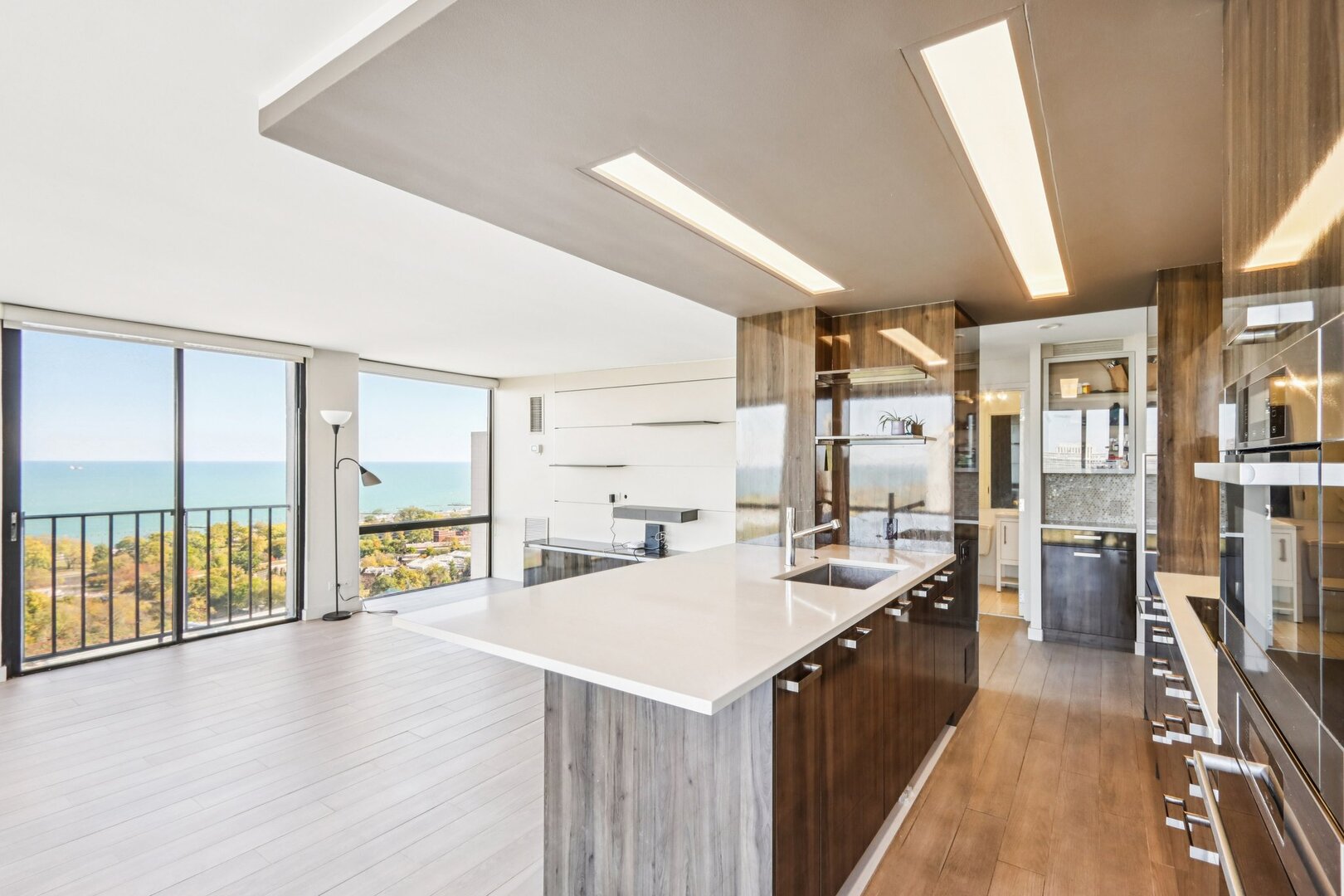 345 W Fullerton Parkway Unit: 2801