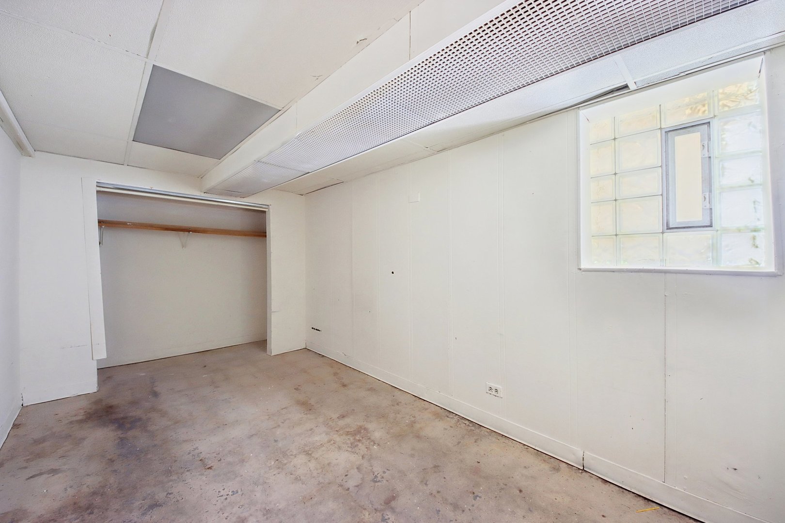 7424 S Calumet Avenue