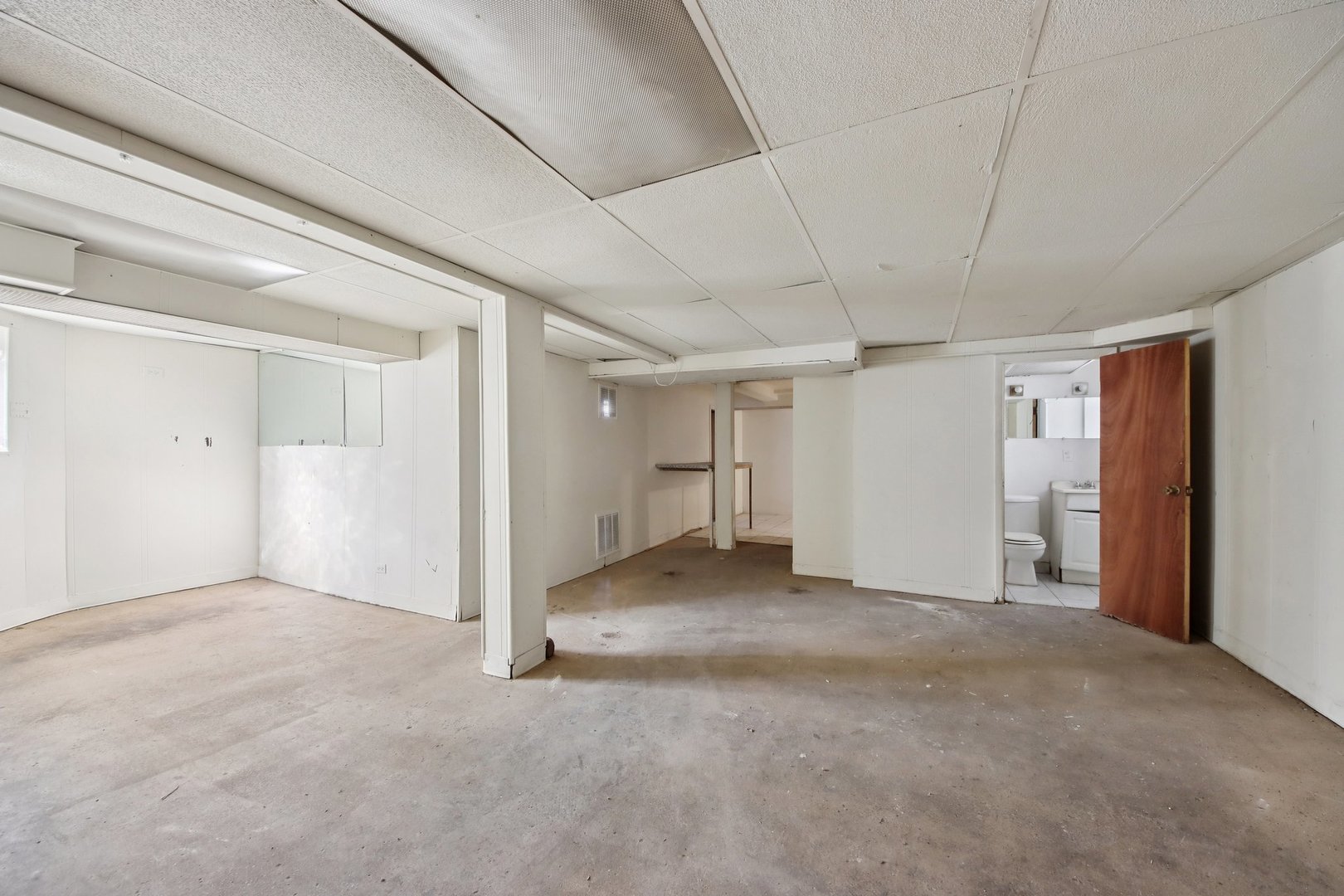 7424 S Calumet Avenue