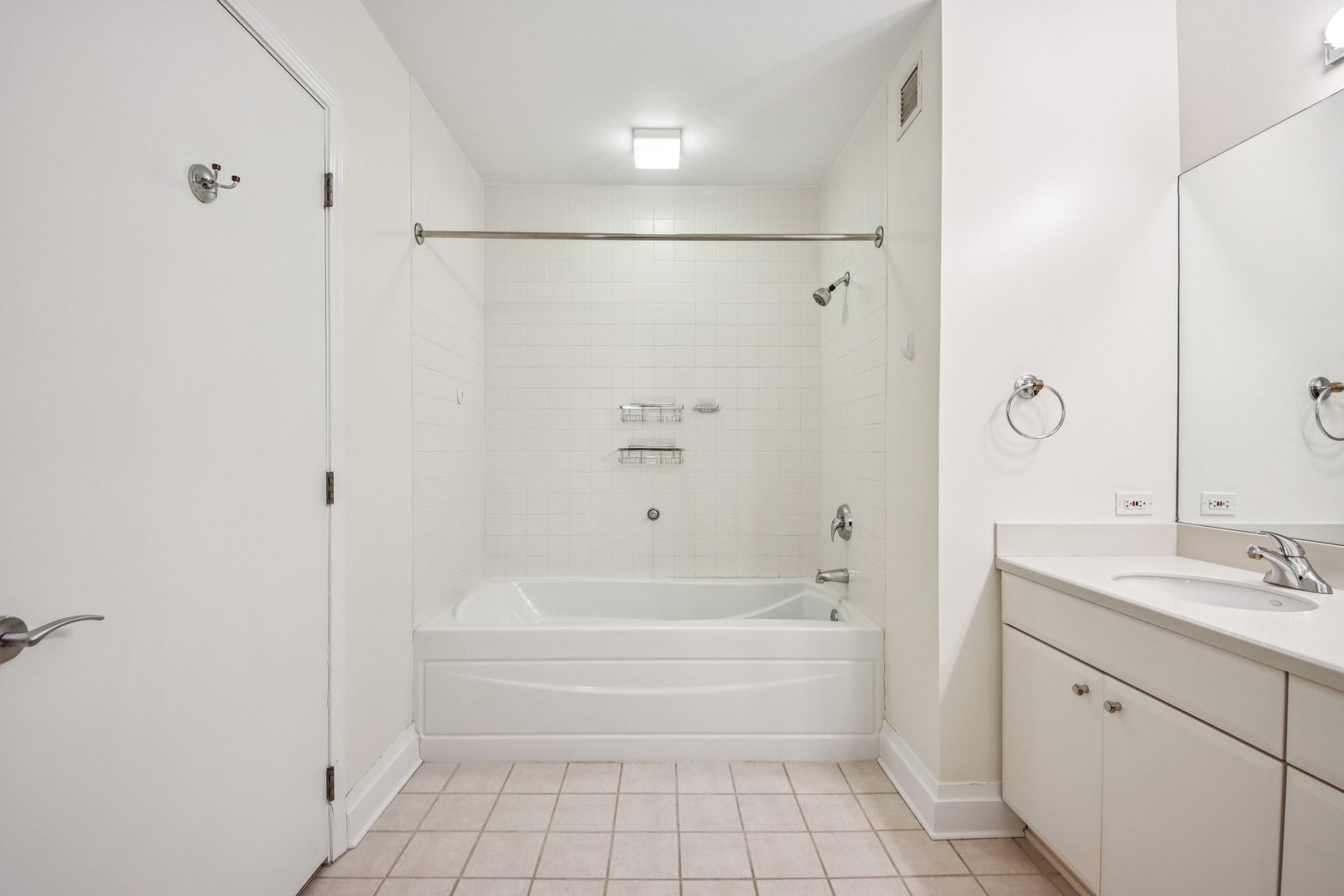 33 W Ontario Street Unit: 25H