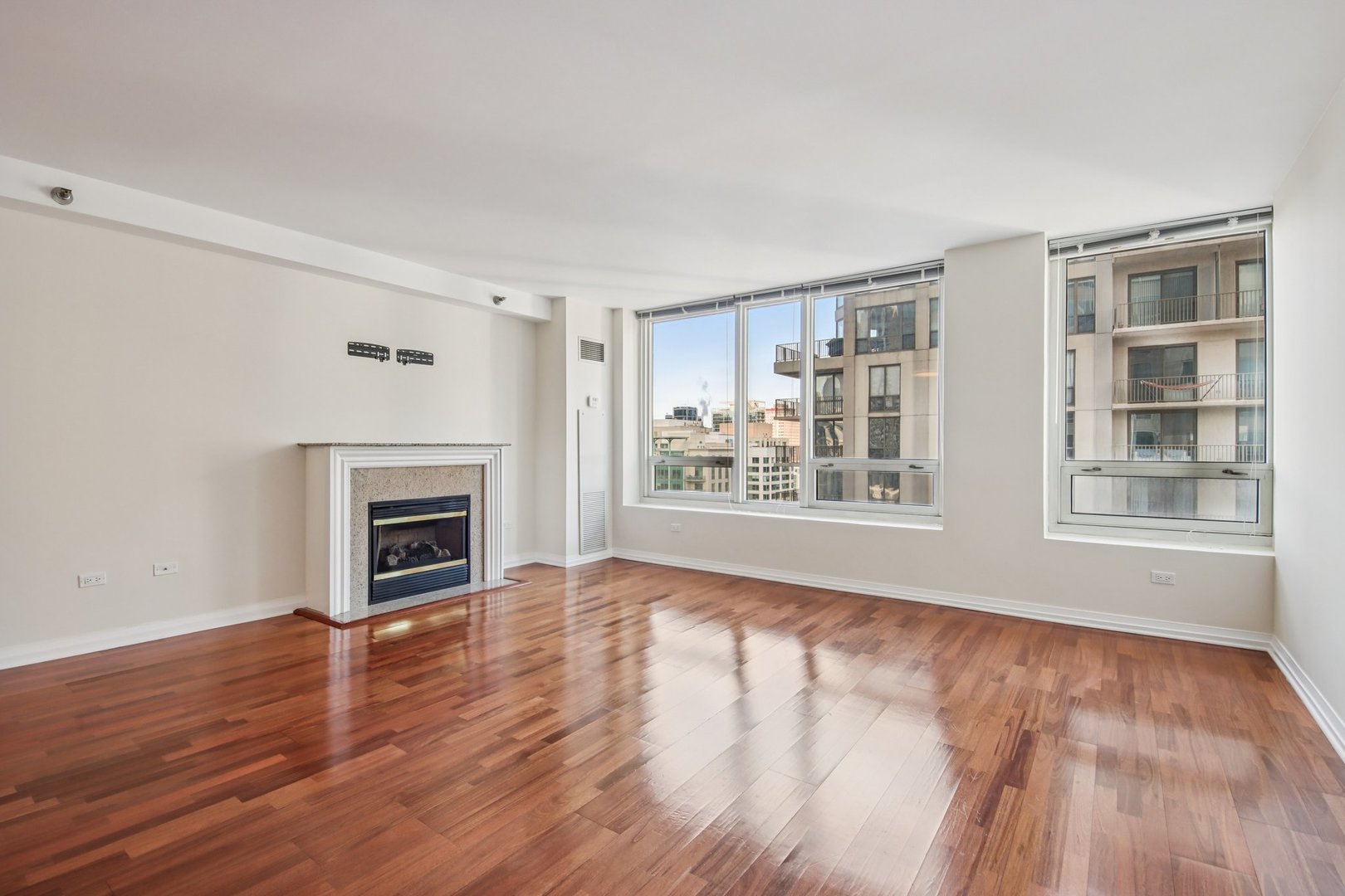33 W Ontario Street Unit: 25H