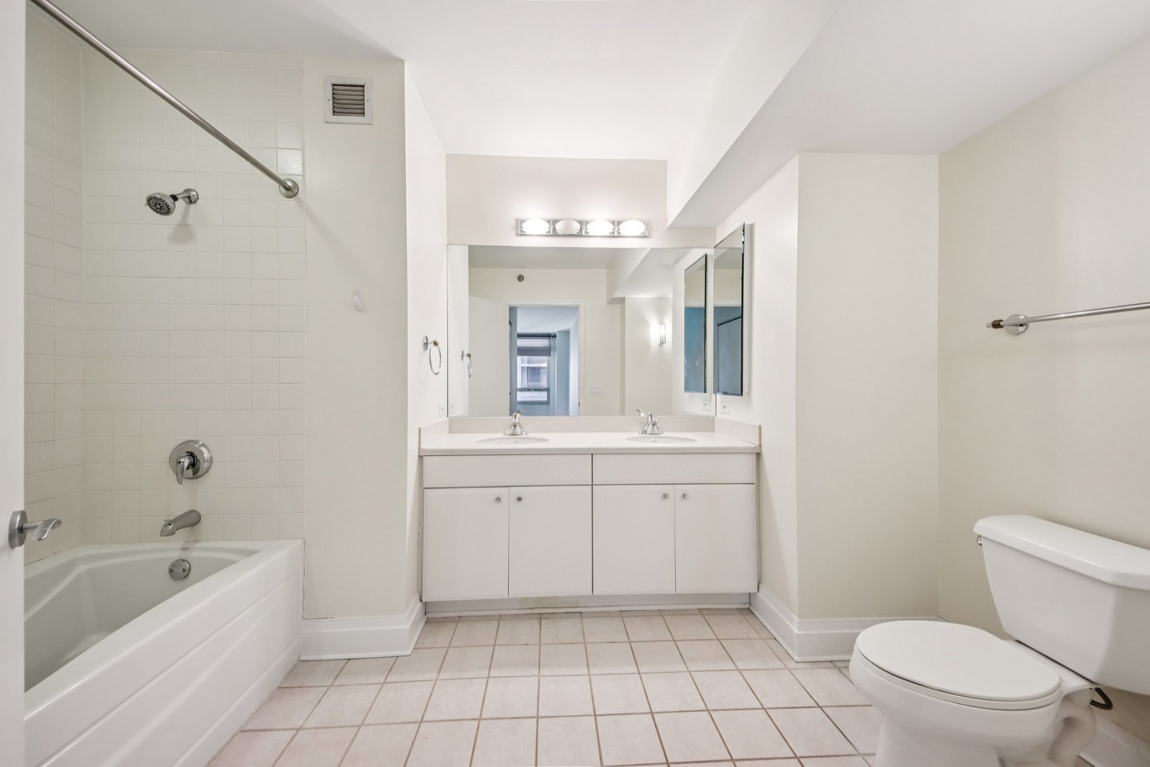 33 W Ontario Street Unit: 25H