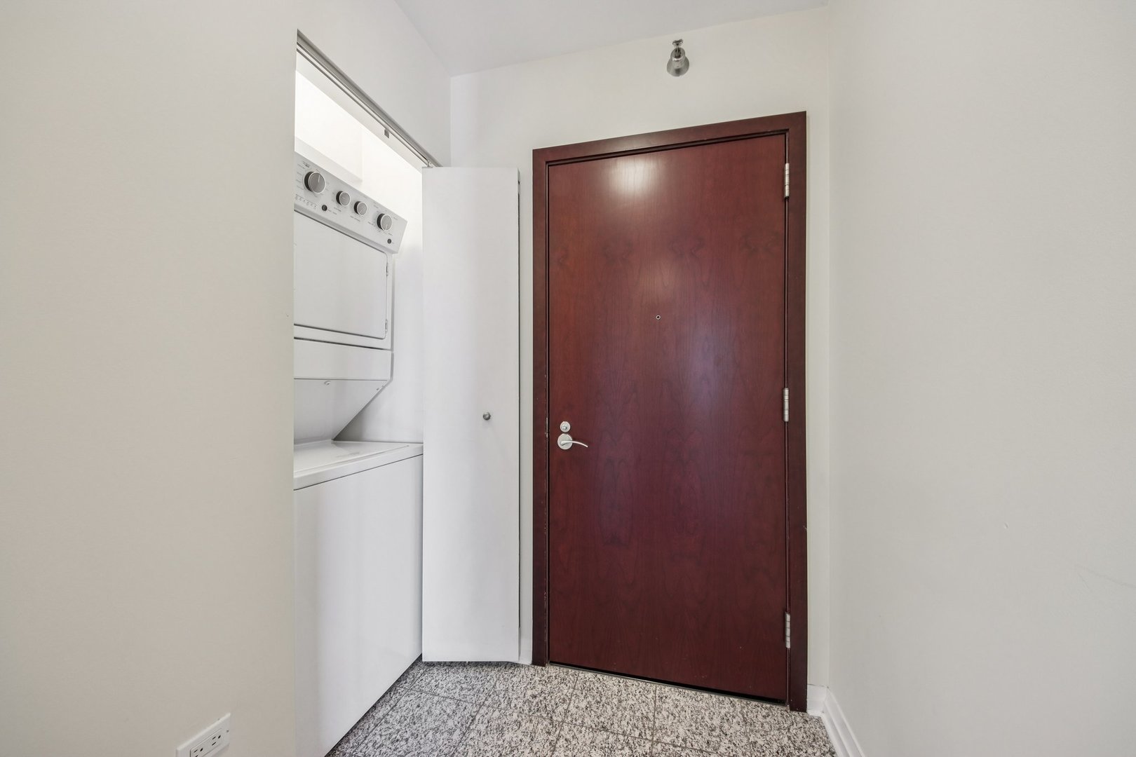 33 W Ontario Street Unit: 25H