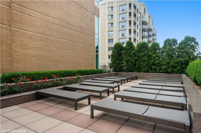 33 W Ontario Street Unit: 25H