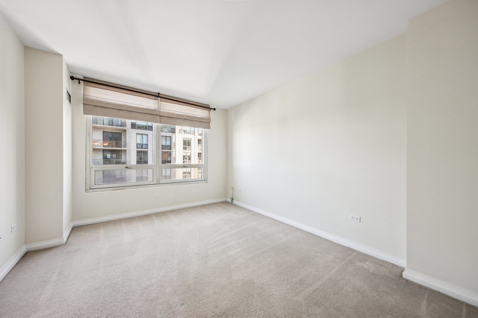33 W Ontario Street Unit: 25H