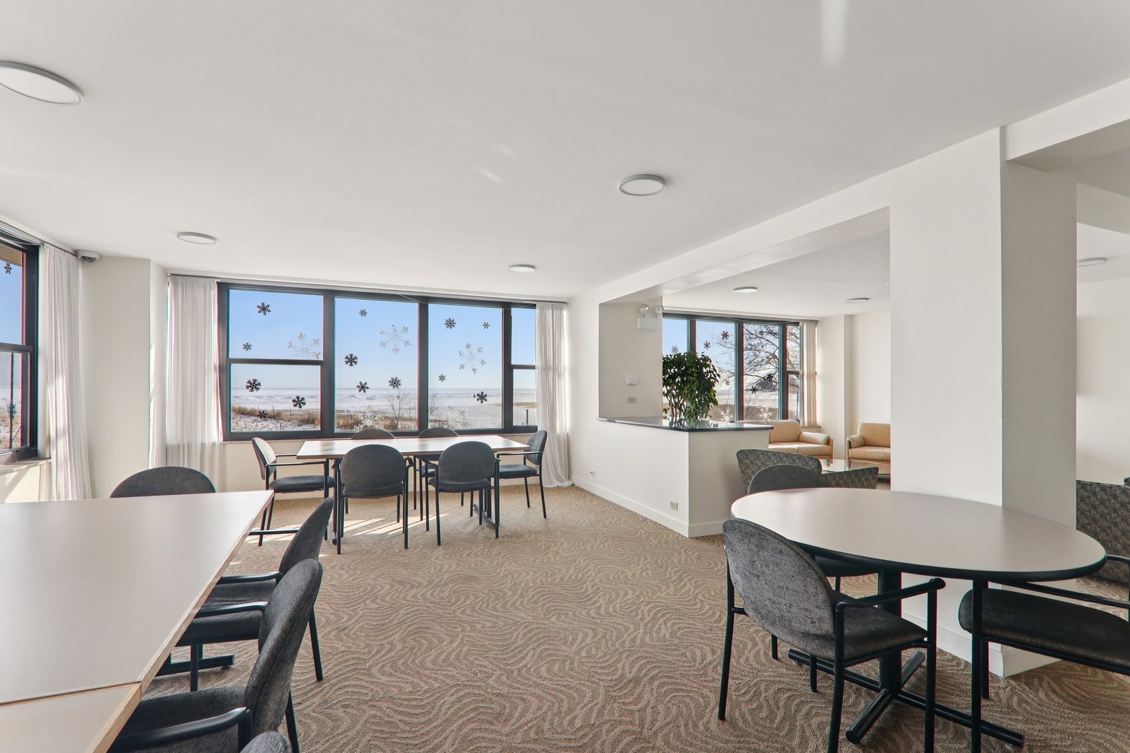 5801 N Sheridan Road Unit: 3D