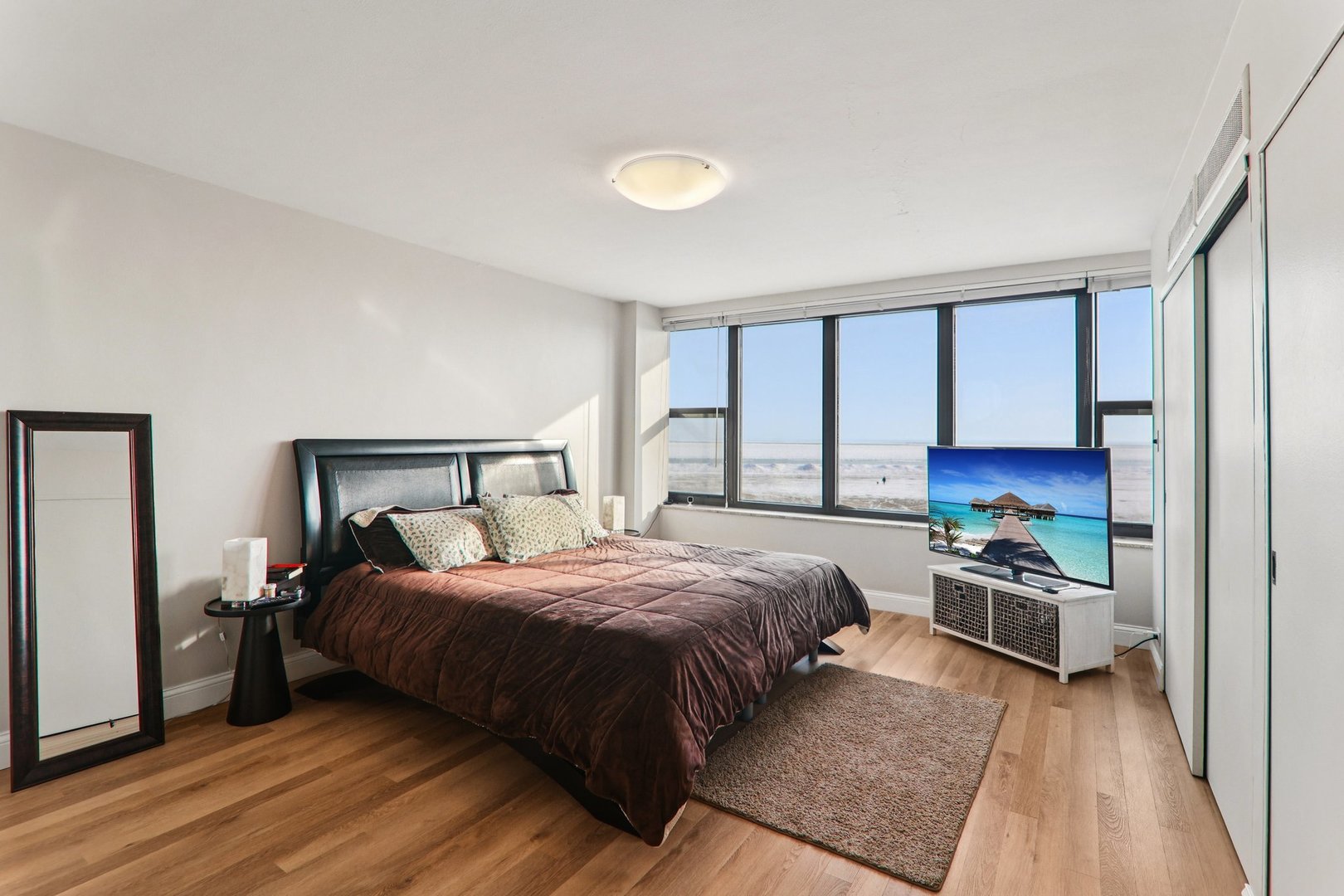 5801 N Sheridan Road Unit: 3D