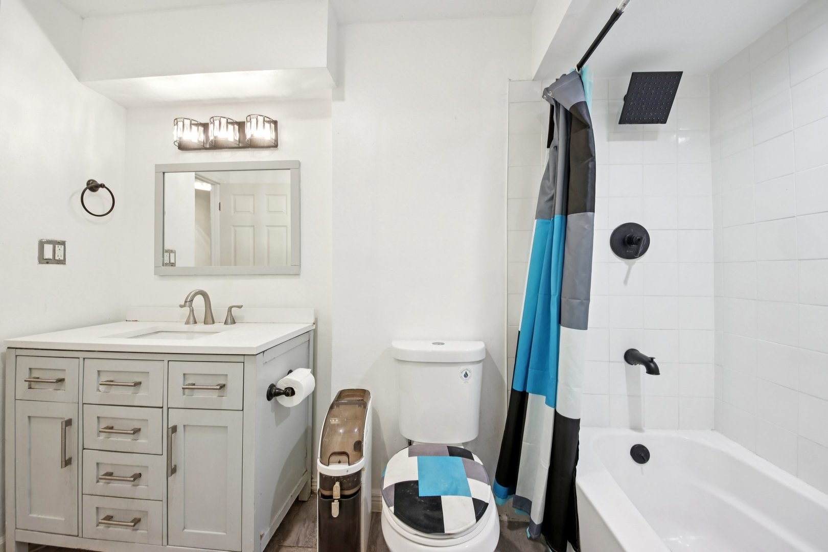 1861 HOLLYWOOD Avenue