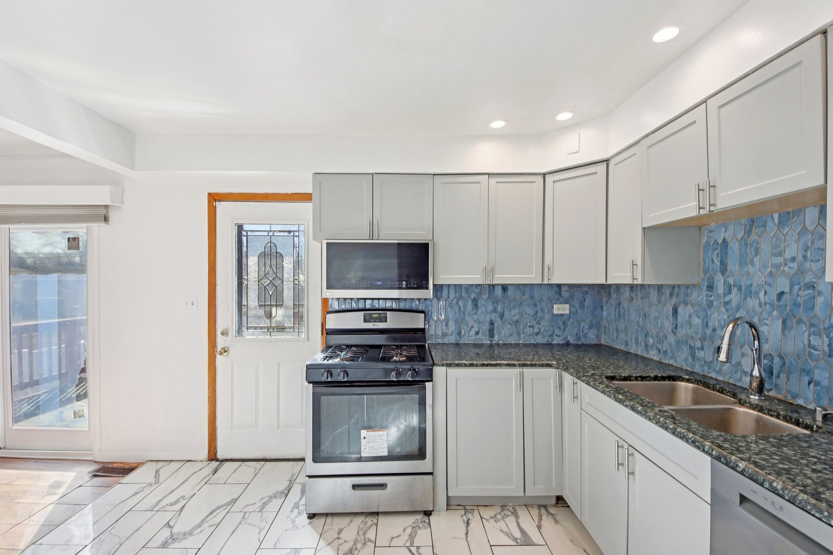 1861 HOLLYWOOD Avenue