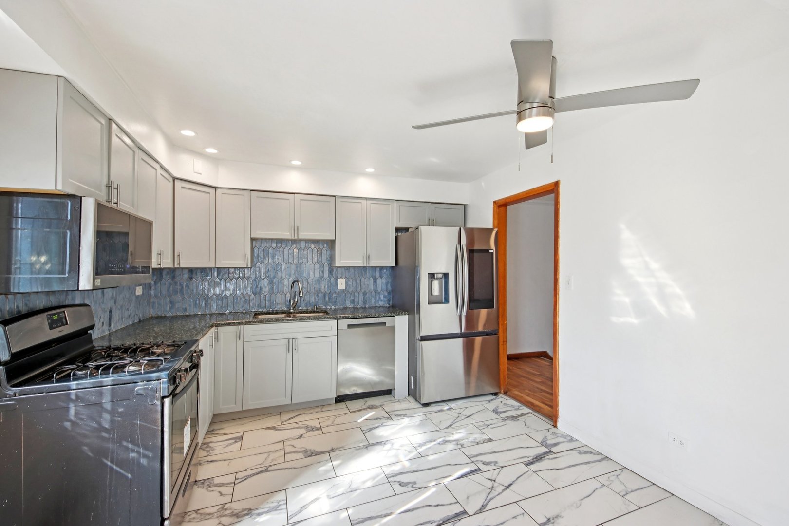 1861 HOLLYWOOD Avenue