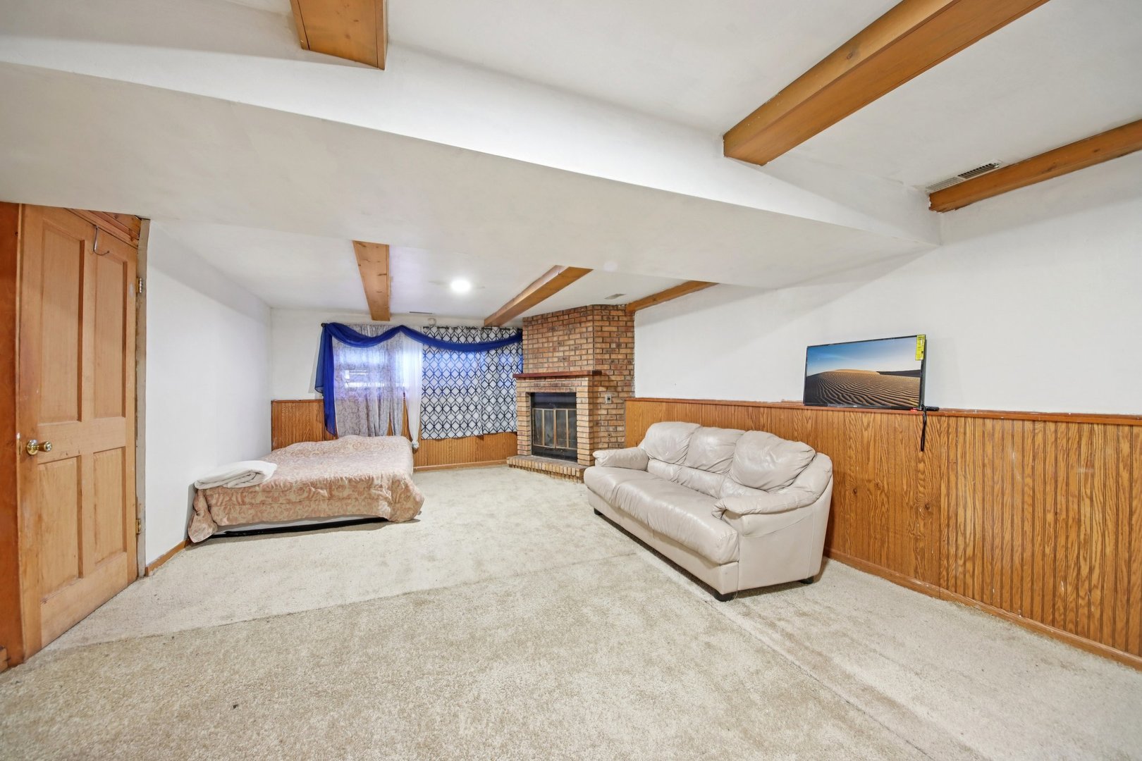 1861 HOLLYWOOD Avenue